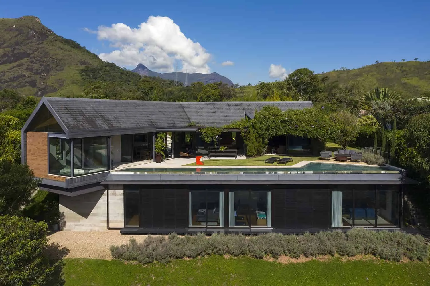 阿多西娅之家：建筑家的隐私与好客和谐设计