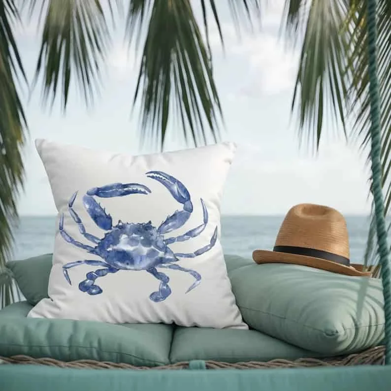 Almohada con cangrejo acuarela azul