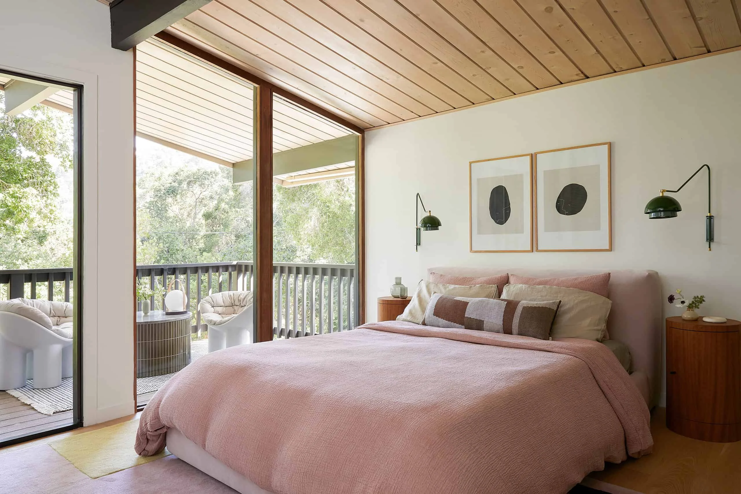 Creando un estilo coherente en el dormitorio mid-century