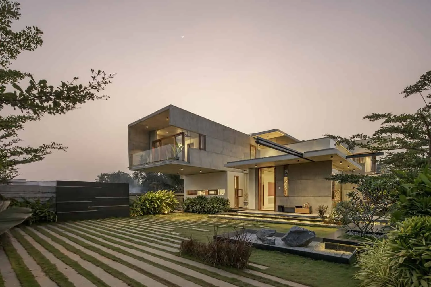 Stone House: Harmonious Blend of Nature and Modern Design by Crest Architects