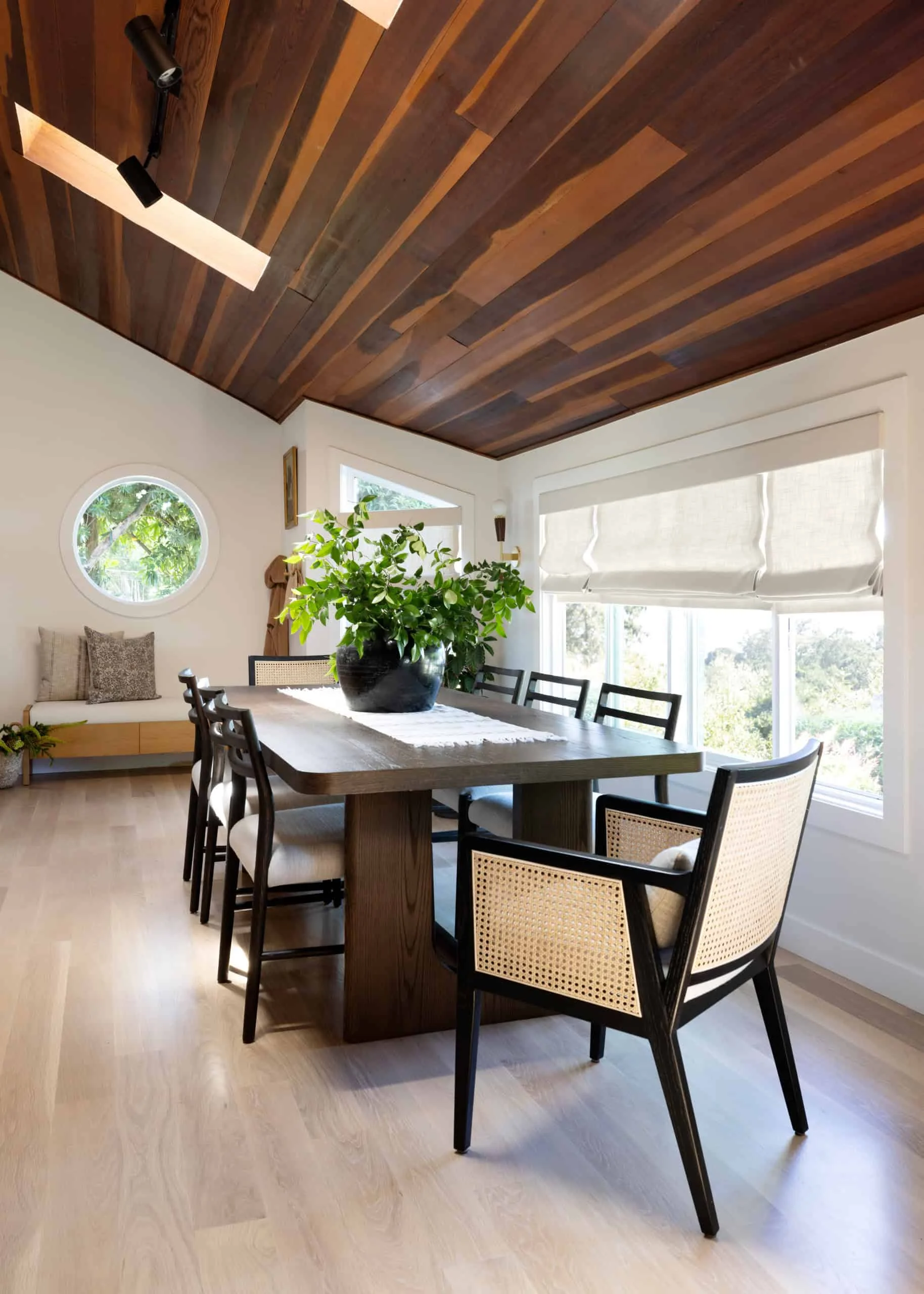 Integrating Mid-century Modern Dining Room Elements