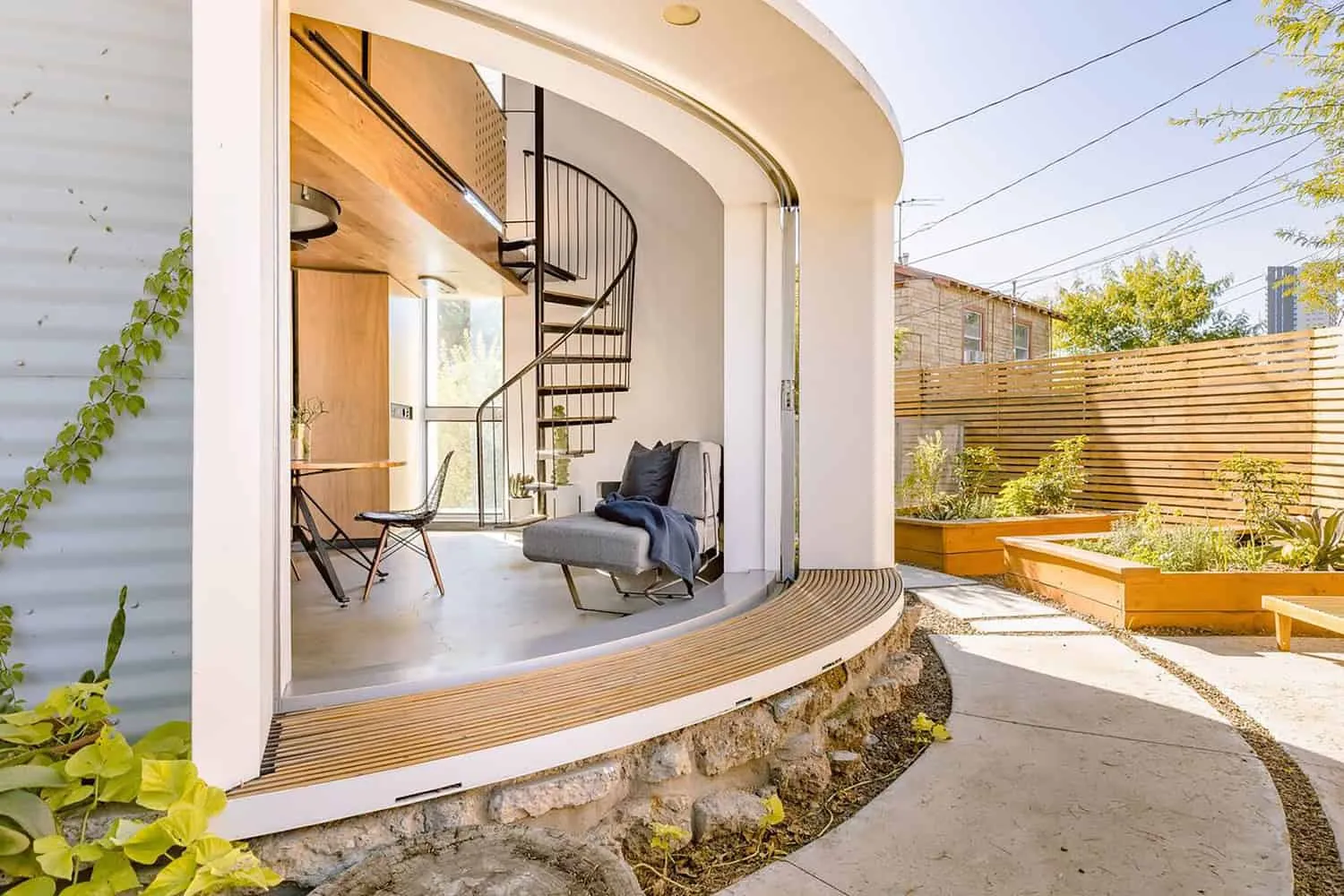 House-Silo: Grain Silo Transformed into a Modern Micro-Home in Phoenix