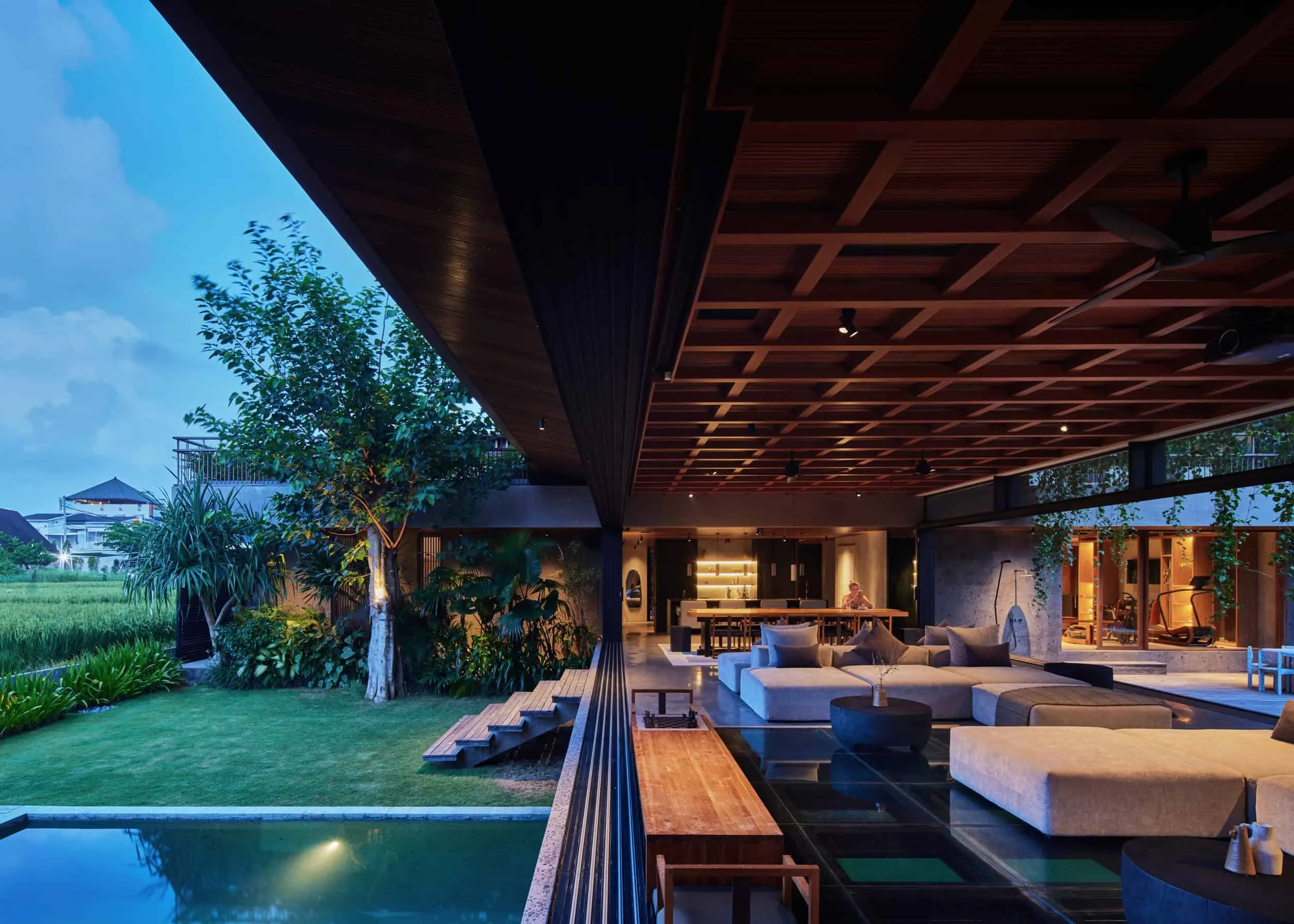 亚历克西斯·多尔尼尔展示‘自由鸟项目’:巴厘岛上的日式设计与热带现代主义融合