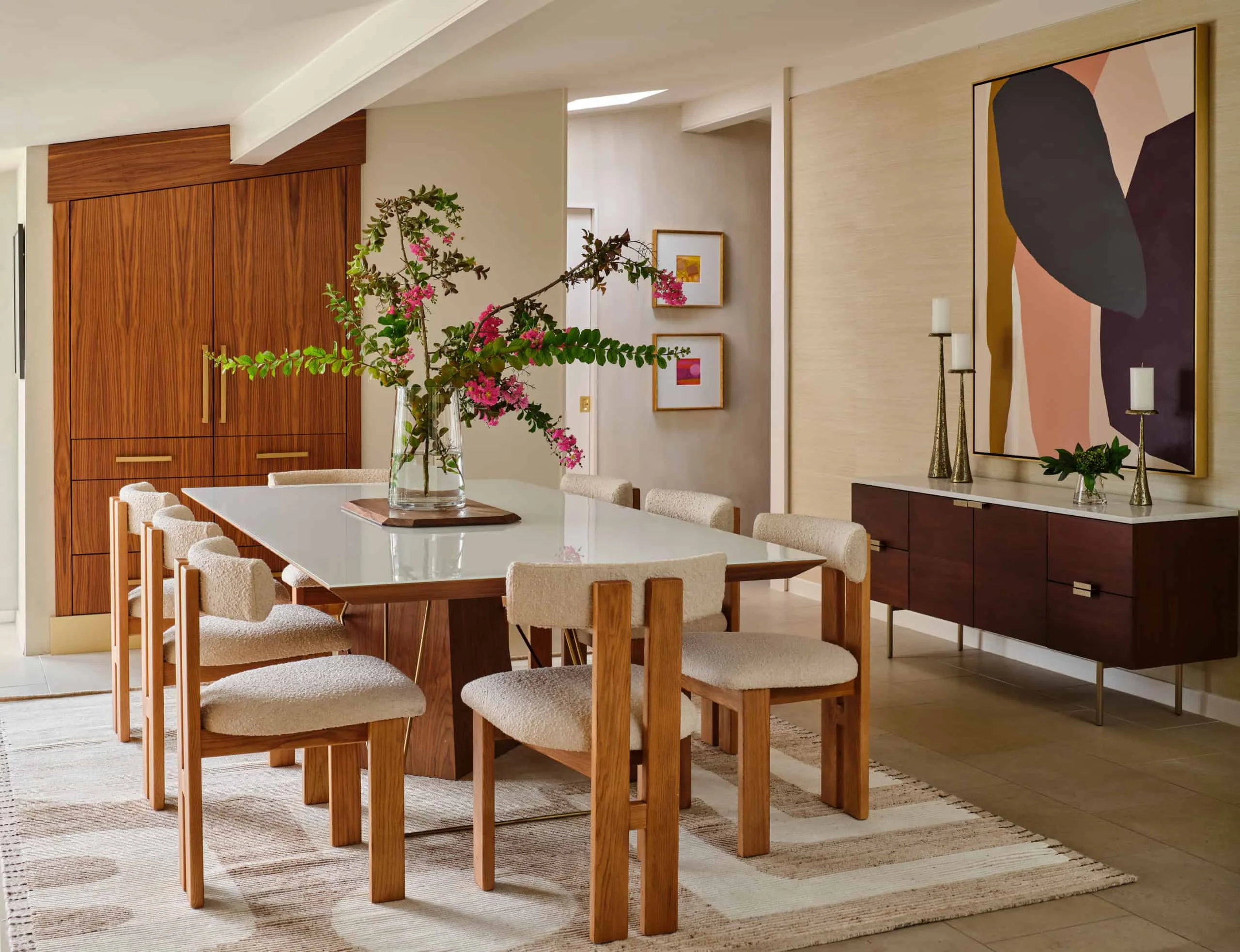 Creating a Focal Point in the Mid-century Modern Dining Room