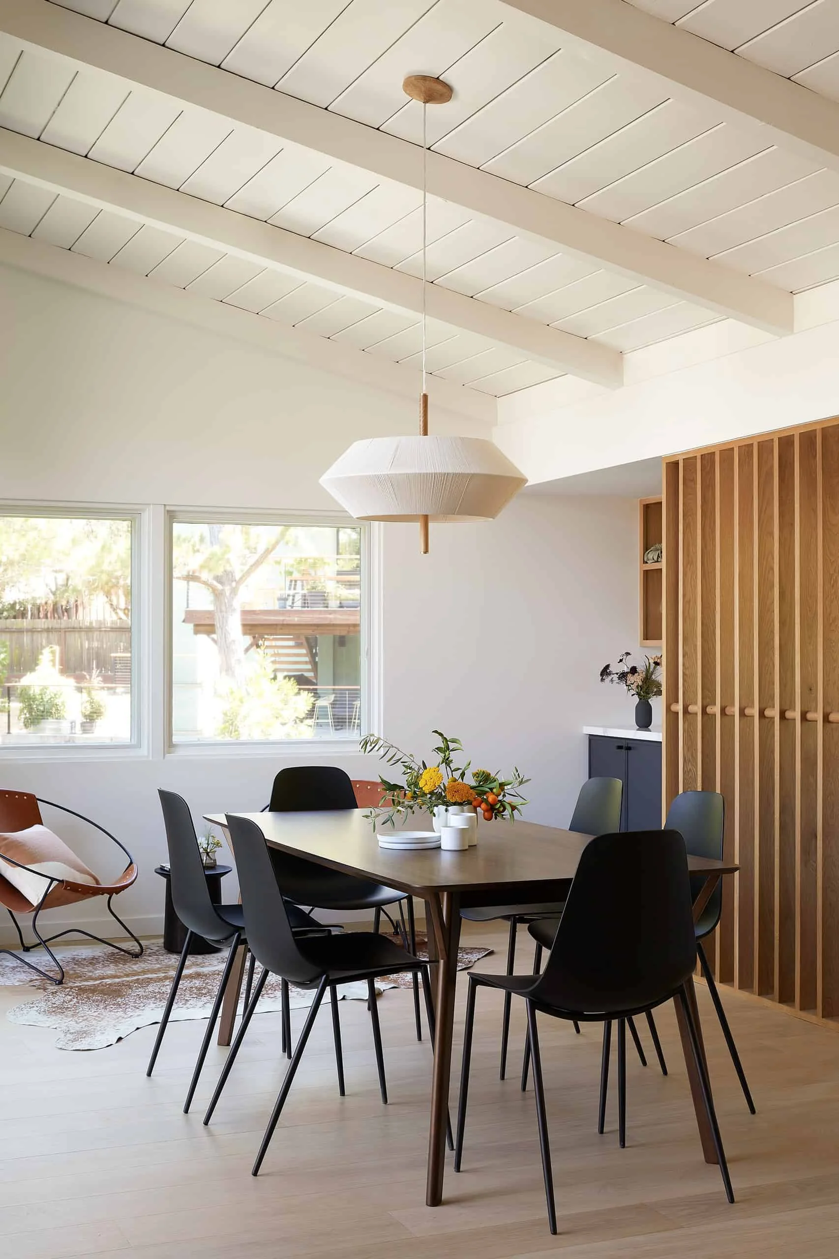Creating a Focal Point in the Mid-century Modern Dining Room