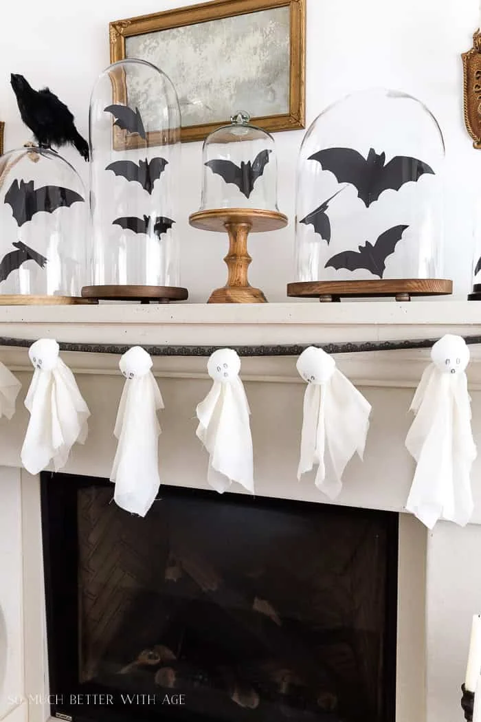 Classic Halloween Garland with Pumpkins and Ghosts