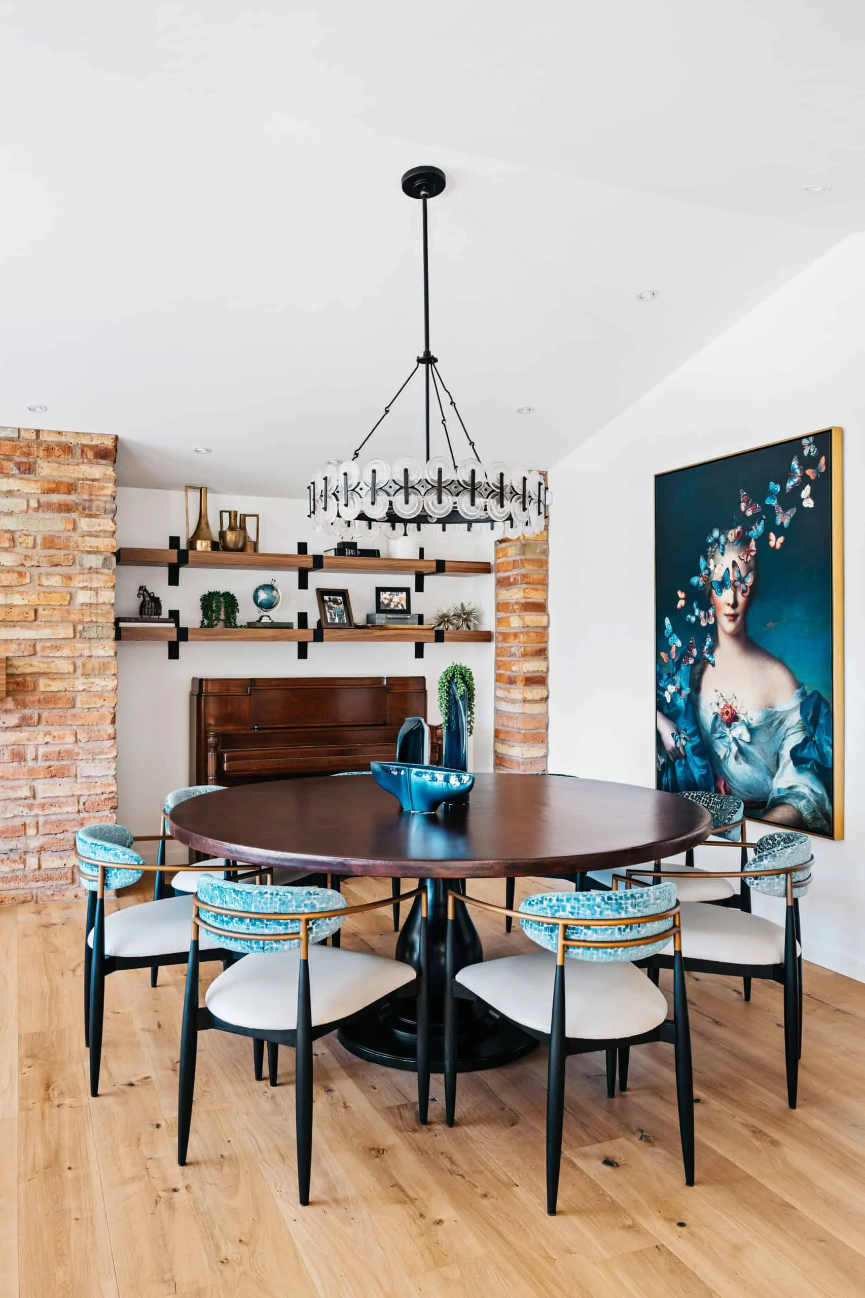 Mixing Mid-century Modern Style with Contemporary Touches