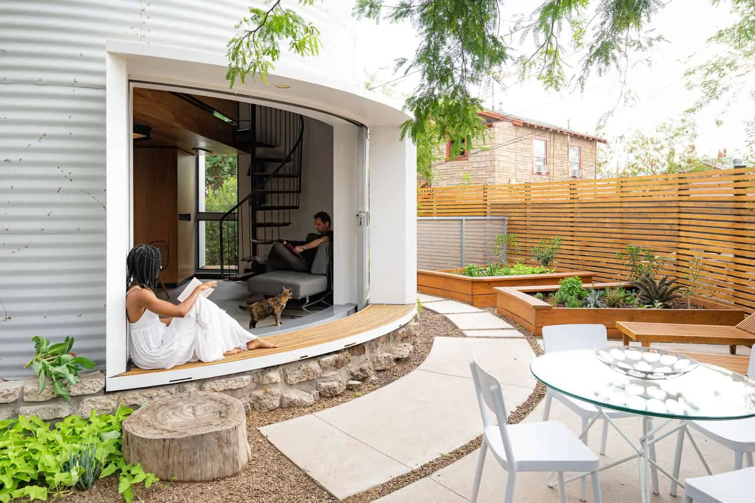 House-Silo: Grain Silo Transformed into a Modern Micro-Home in Phoenix