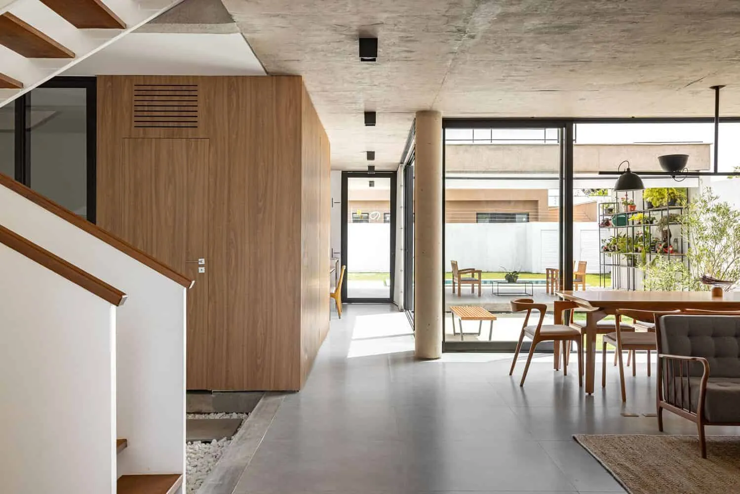 Maison Taquari par Estúdio Empena : un dialogue harmonieux entre architecture et nature