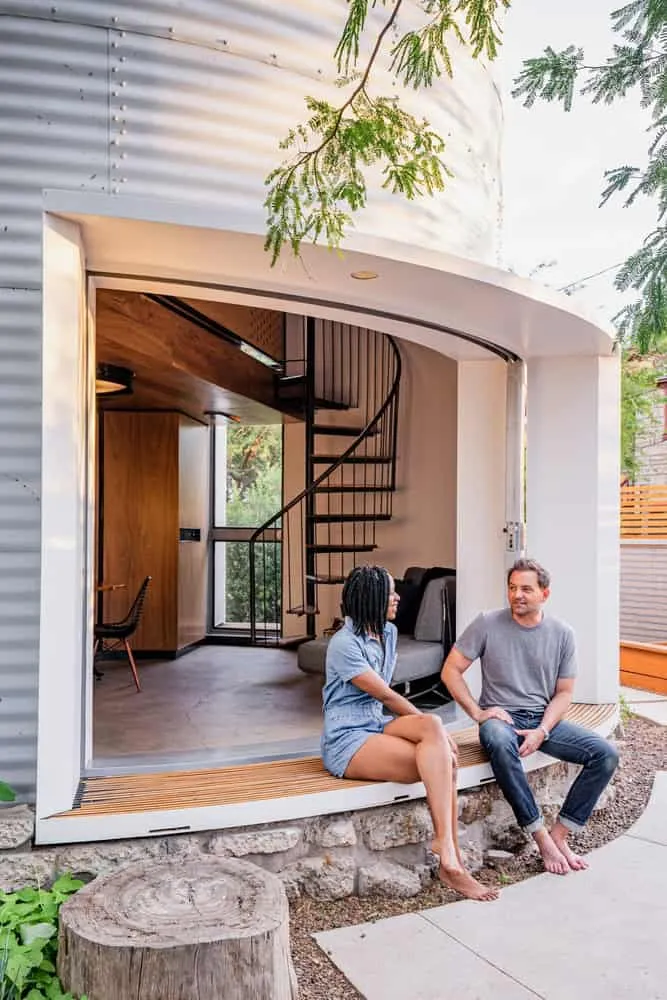 House-Silo: Grain Silo Transformed into a Modern Micro-Home in Phoenix