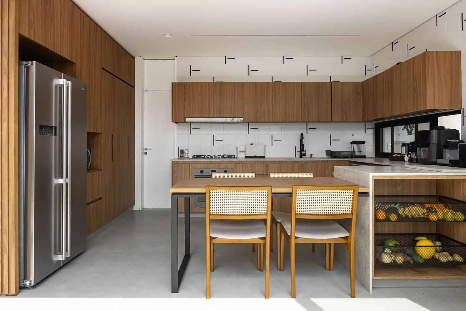 Maison Taquari par Estúdio Empena : un dialogue harmonieux entre architecture et nature