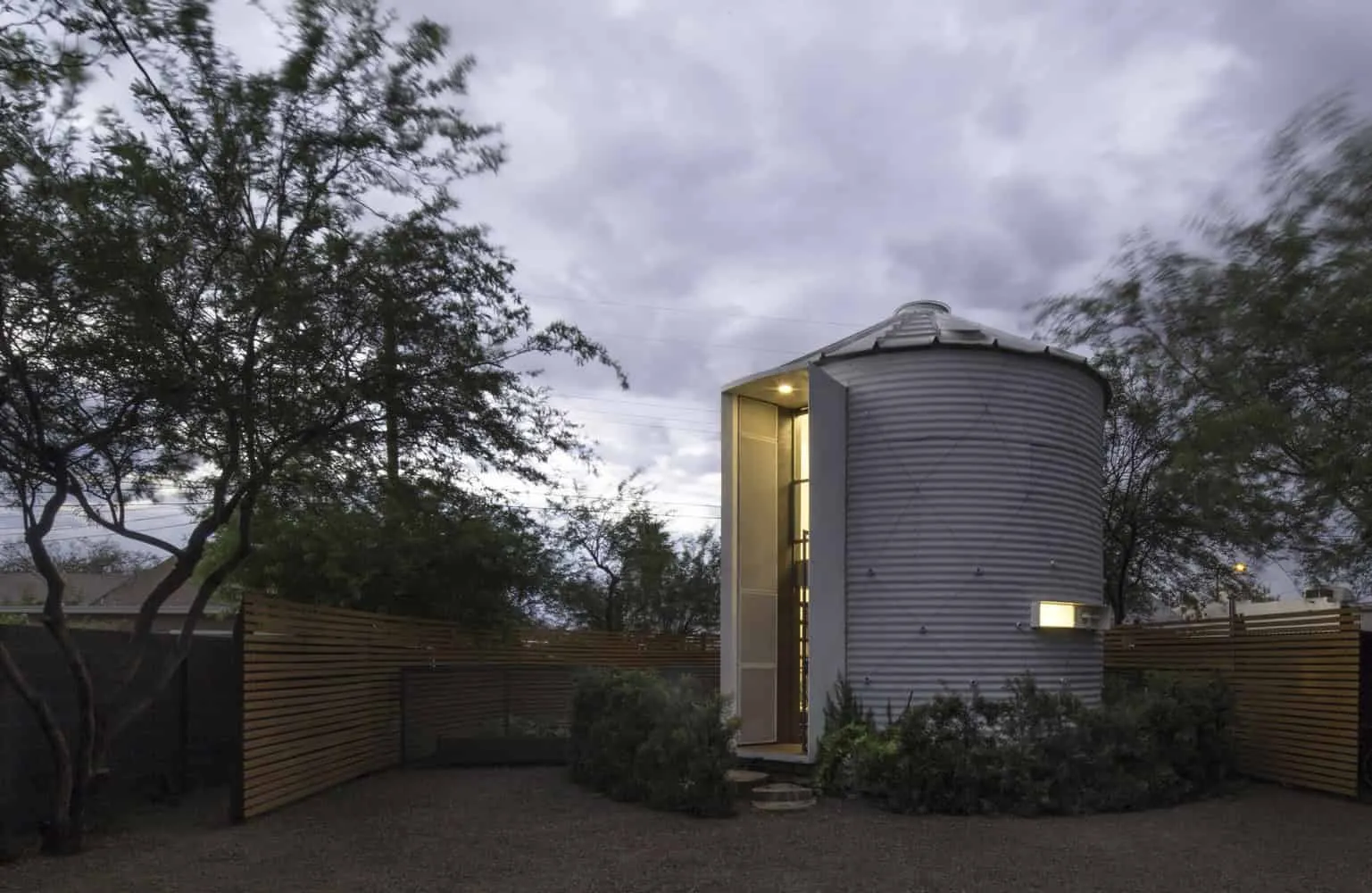 House-Silo: Grain Silo Transformed into a Modern Micro-Home in Phoenix