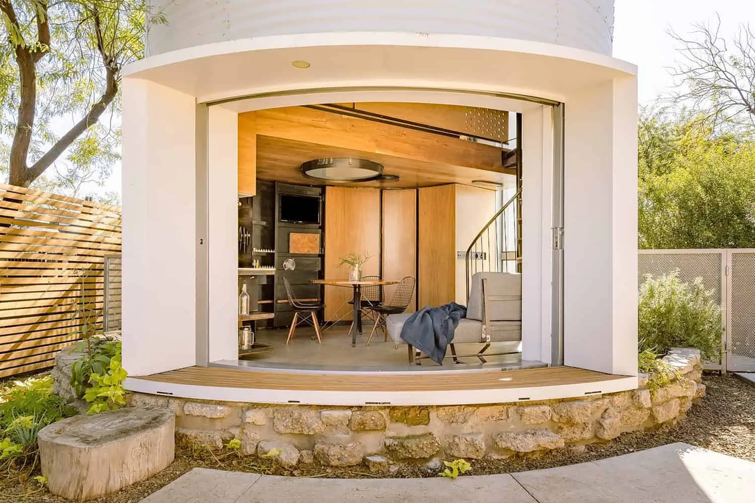 House-Silo: Grain Silo Transformed into a Modern Micro-Home in Phoenix