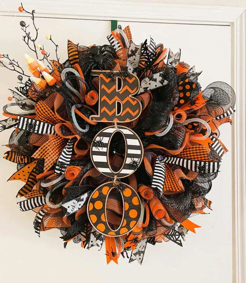 Combining Halloween Wreaths with Other Spooky Decor