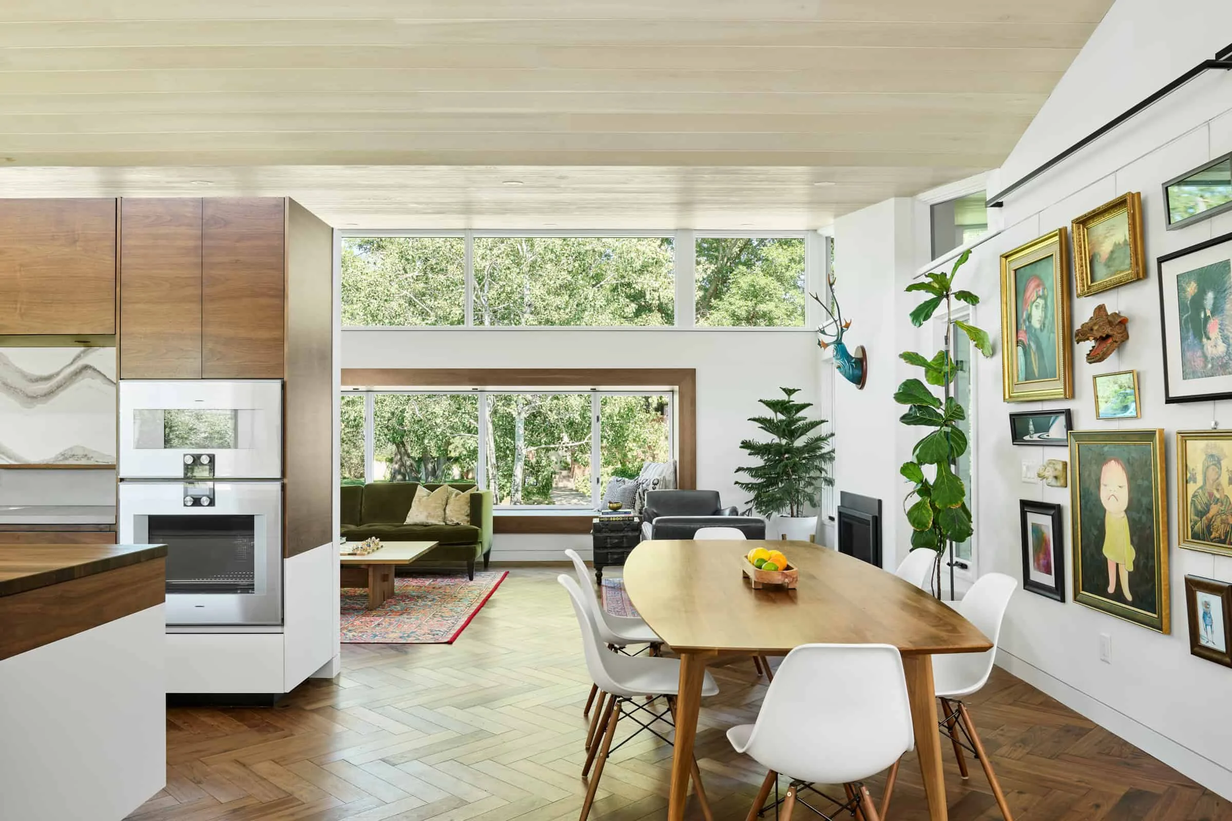 Connecting the Mid-century Modern Dining Room with the Mid-century Kitchen