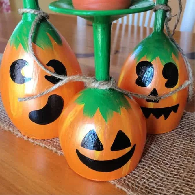 Decoración de calabaza en forma de copas autónoma