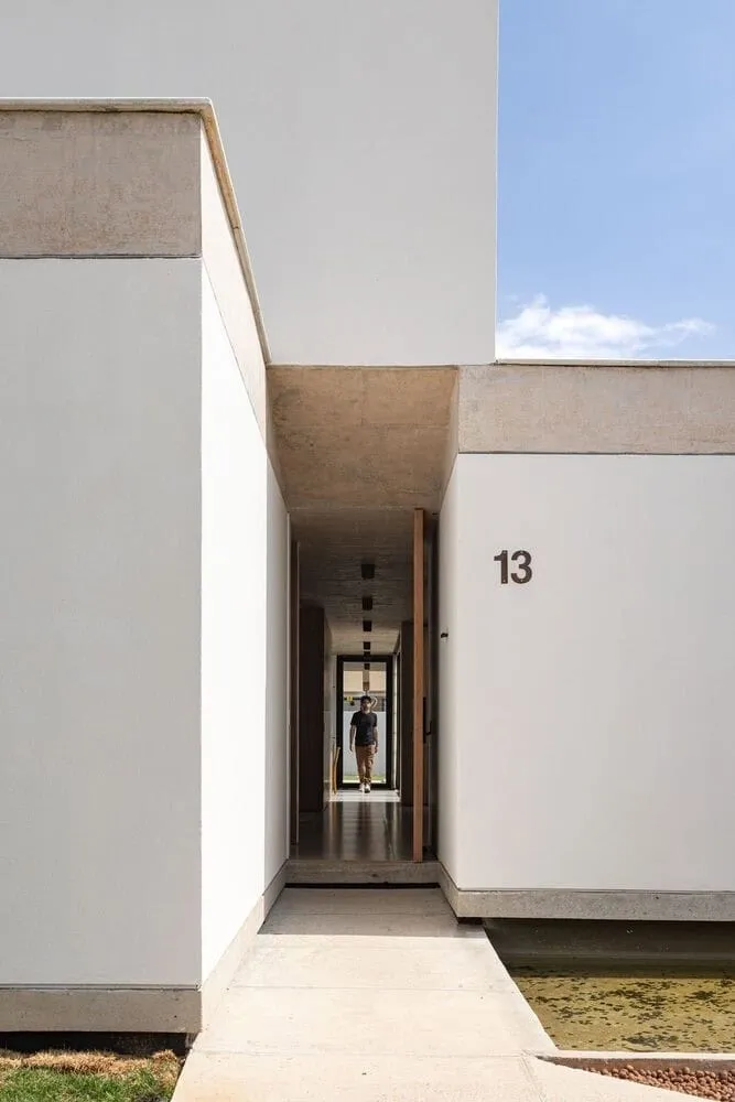 Maison Taquari par Estúdio Empena : un dialogue harmonieux entre architecture et nature