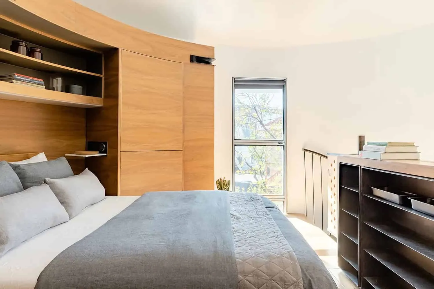 House-Silo: Grain Silo Transformed into a Modern Micro-Home in Phoenix