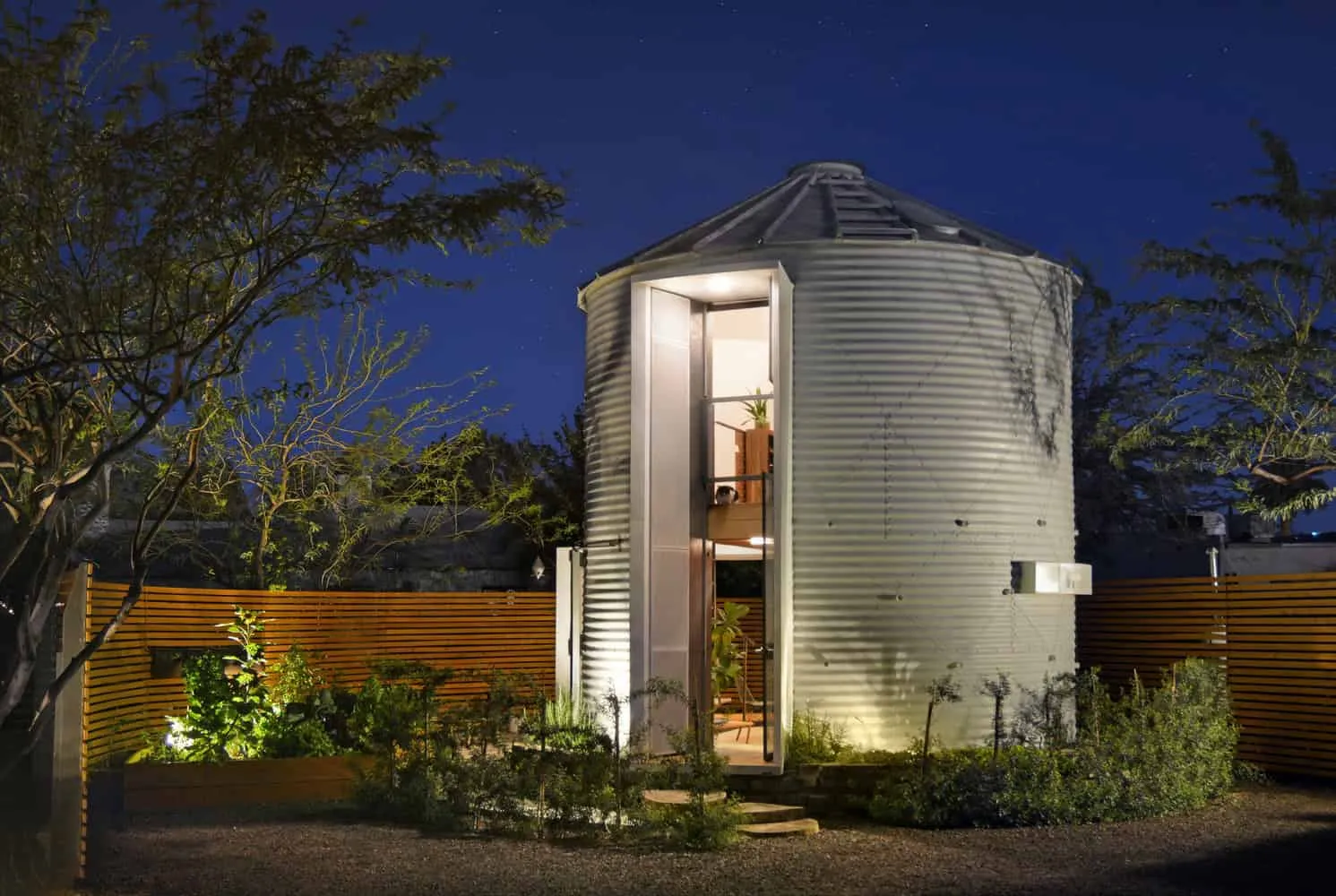 House-Silo: Grain Silo Transformed into a Modern Micro-Home in Phoenix