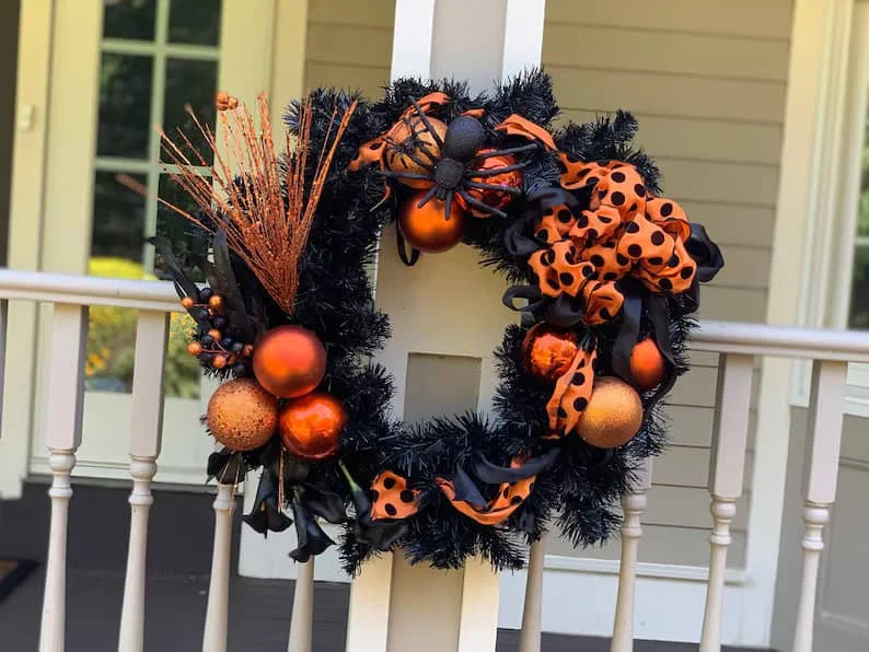 Keep It Classic: Wreath Designs That Celebrate Halloween Traditions