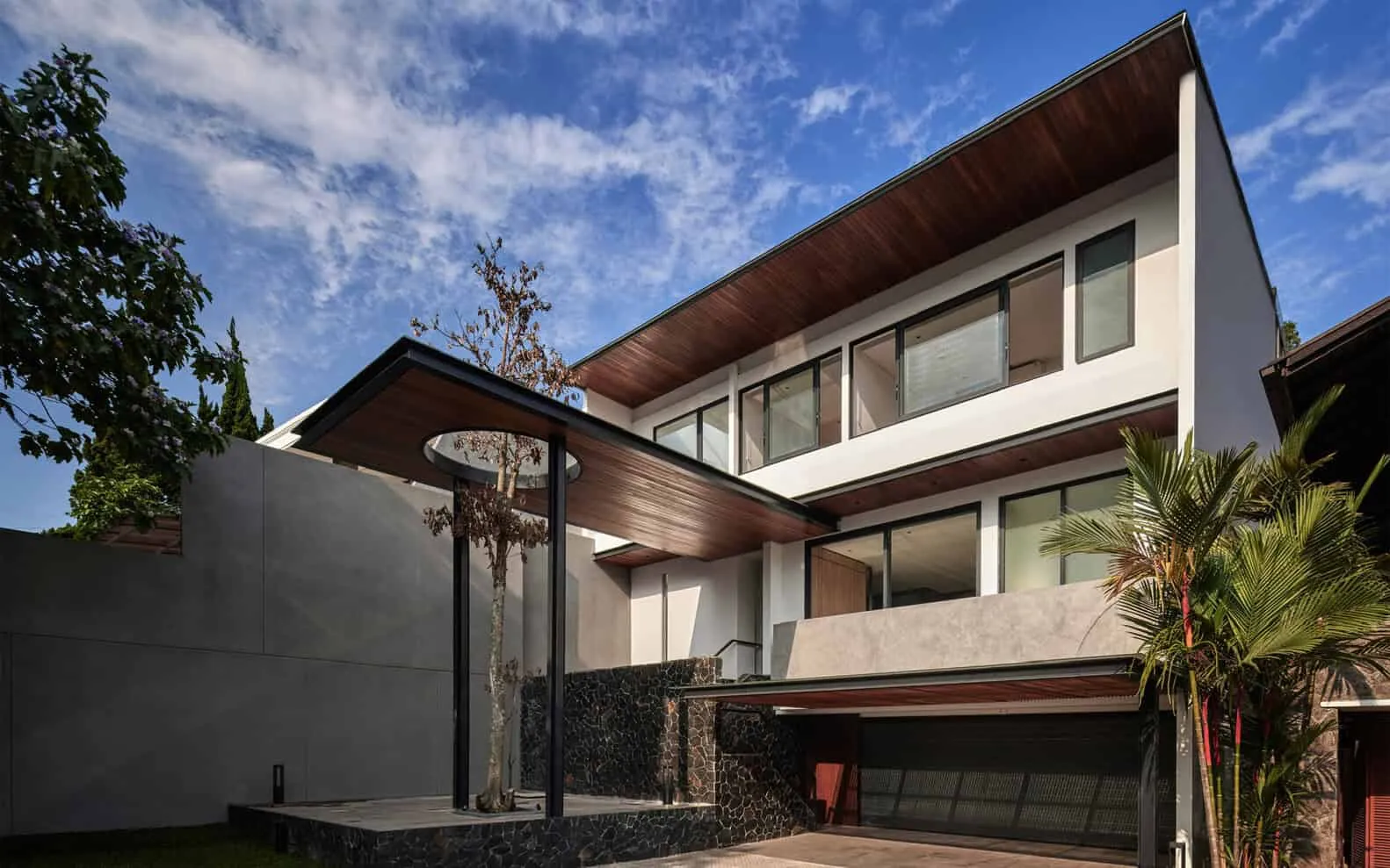 Jardin House: Un oasis urbano sostenible en Bandung de Patio Livity