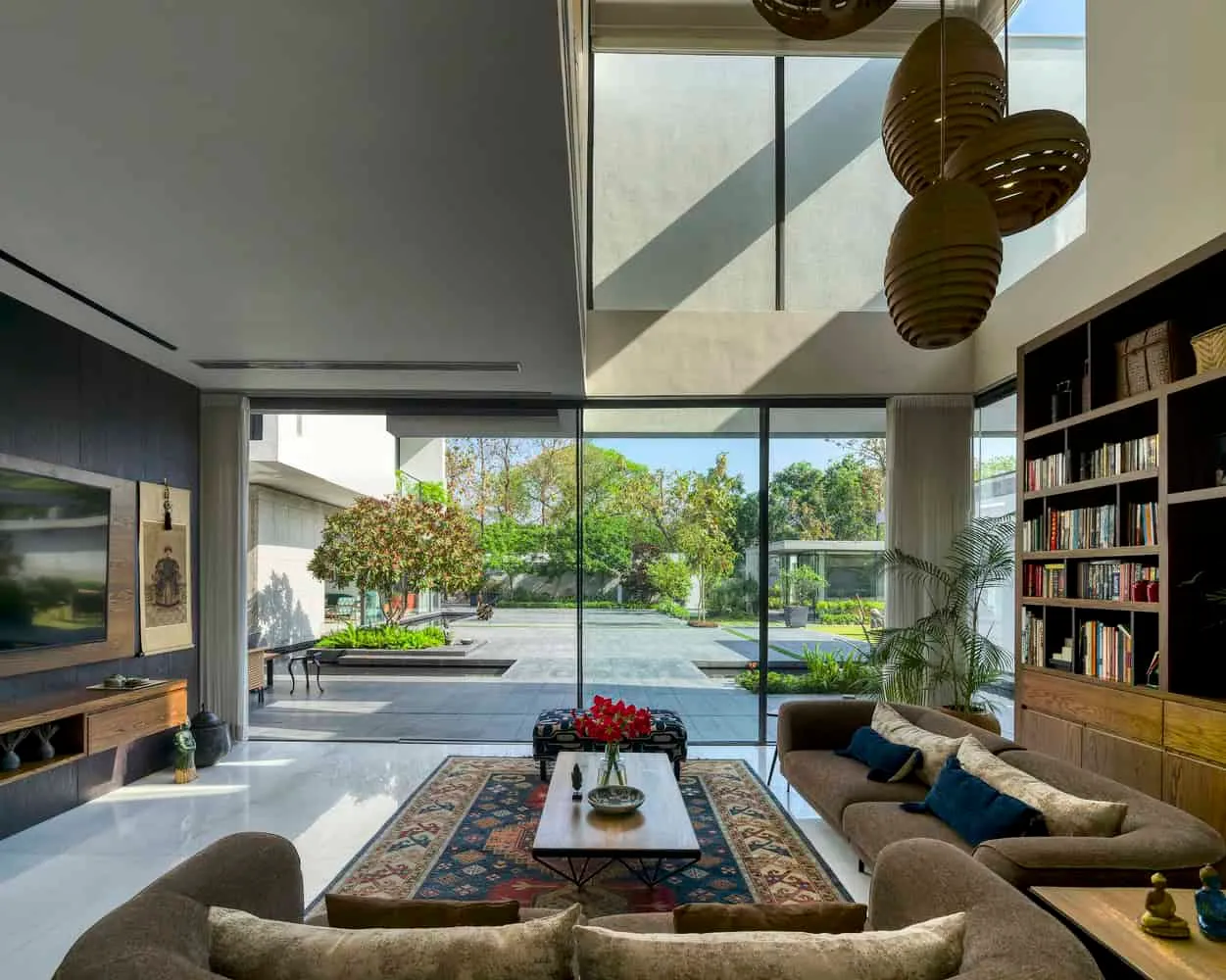 Planarer Haus von DADA Partners: Beton-Geometrie trifft biophilische Harmonie in New Delhi