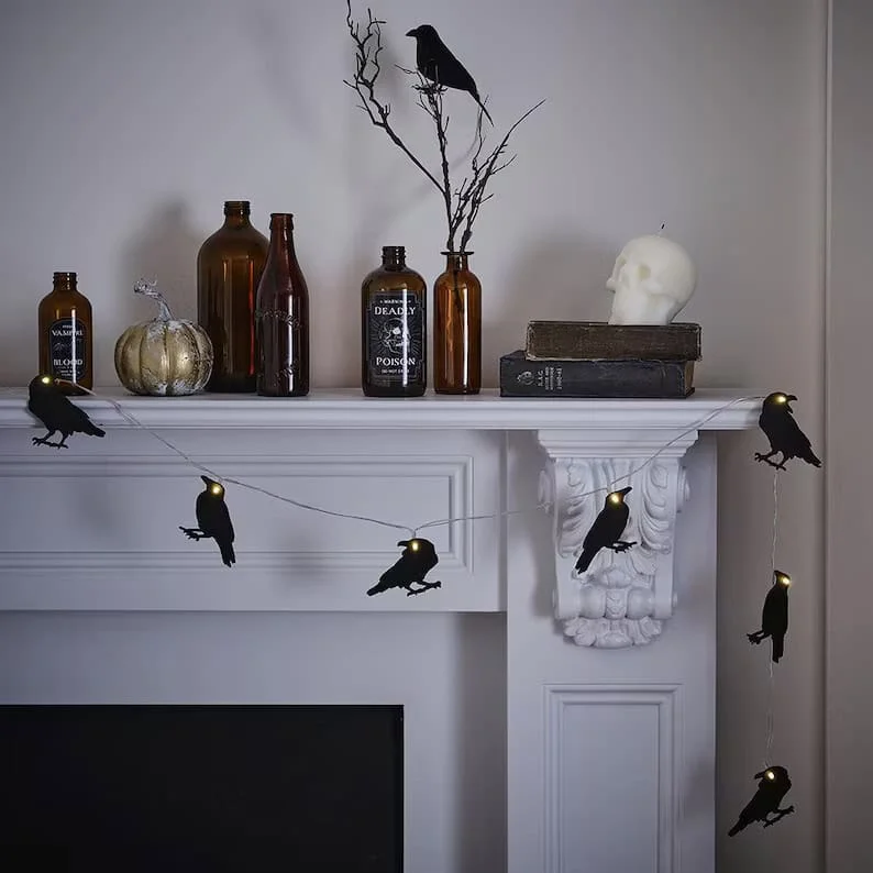 Añade imaginación con guirnaldas de halloween en lugares inesperados