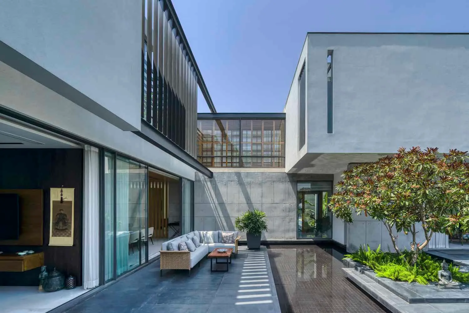 Planarer Haus von DADA Partners: Beton-Geometrie trifft biophilische Harmonie in New Delhi