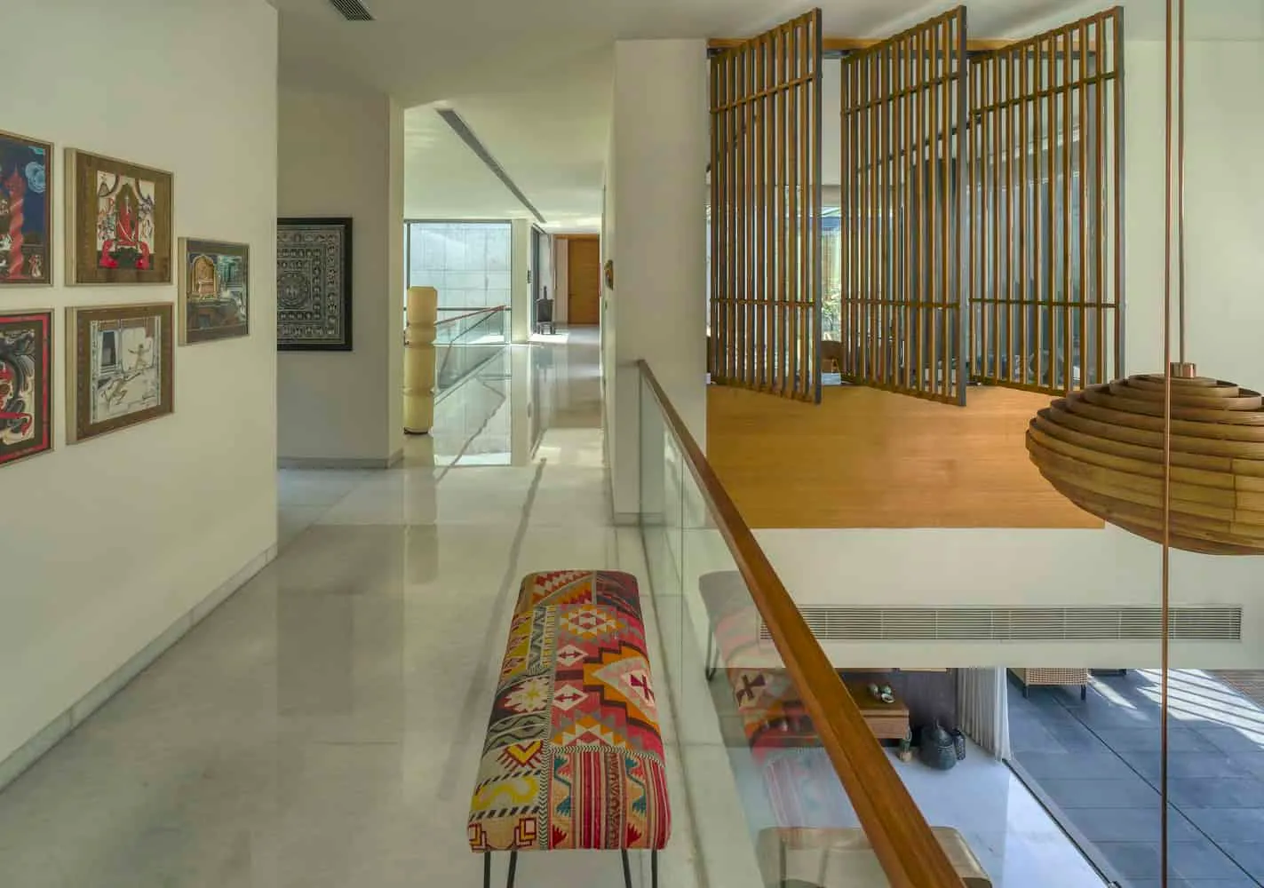 Planarer Haus von DADA Partners: Beton-Geometrie trifft biophilische Harmonie in New Delhi