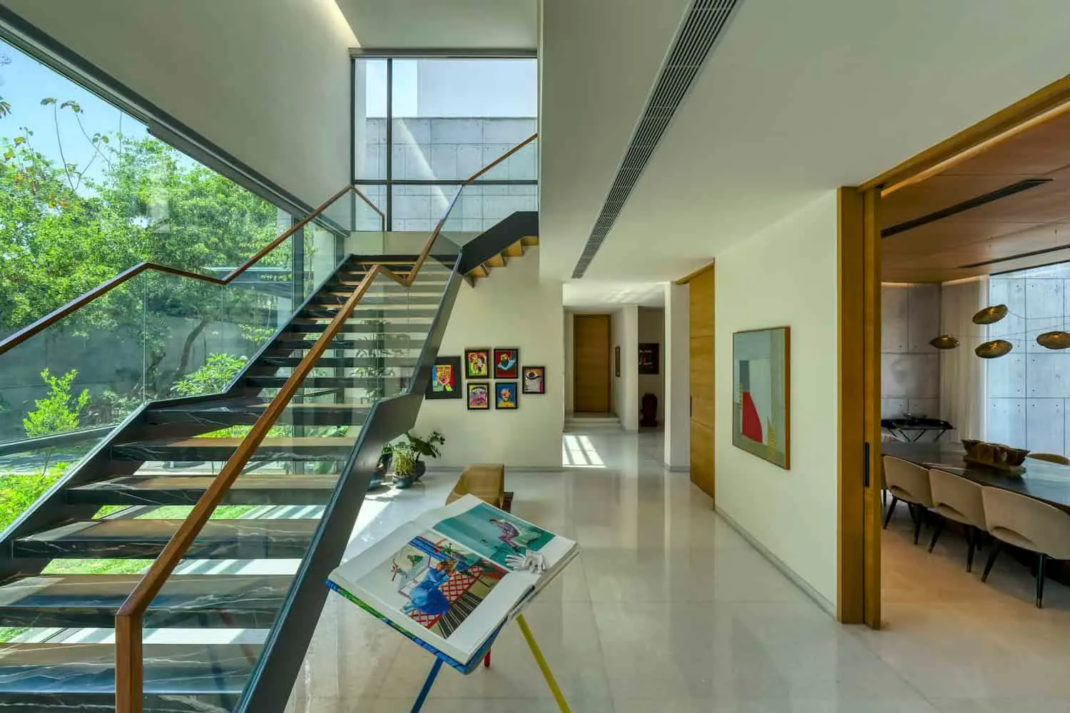 Planarer Haus von DADA Partners: Beton-Geometrie trifft biophilische Harmonie in New Delhi