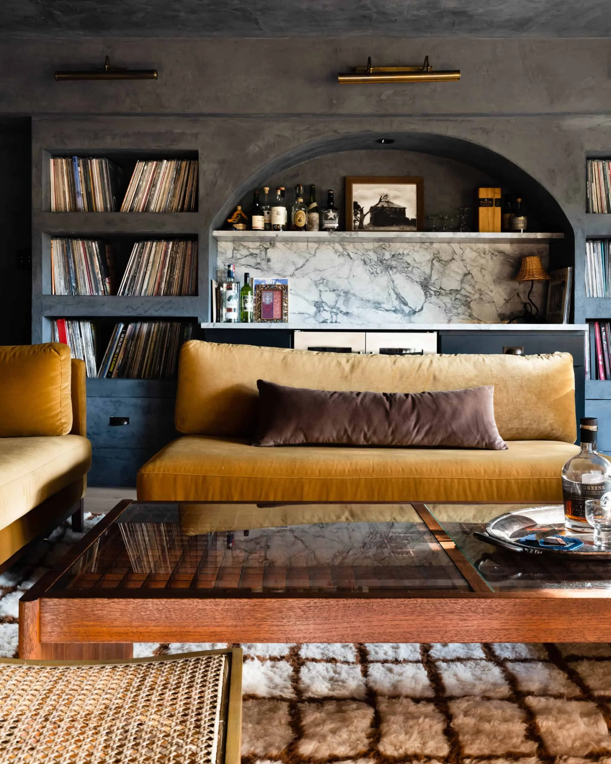 Bildschirm und Sound-System