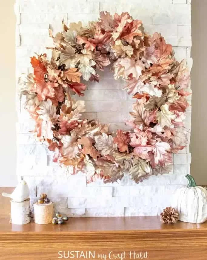 Ramo de hojas metálicas otoñales