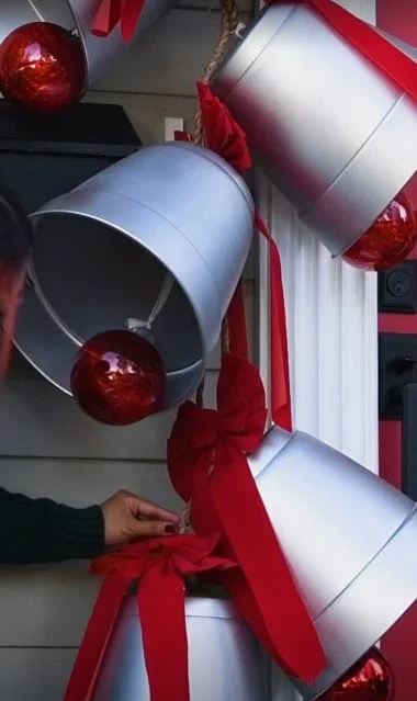 Jarrón DIY con campanillas gigantes plateadas