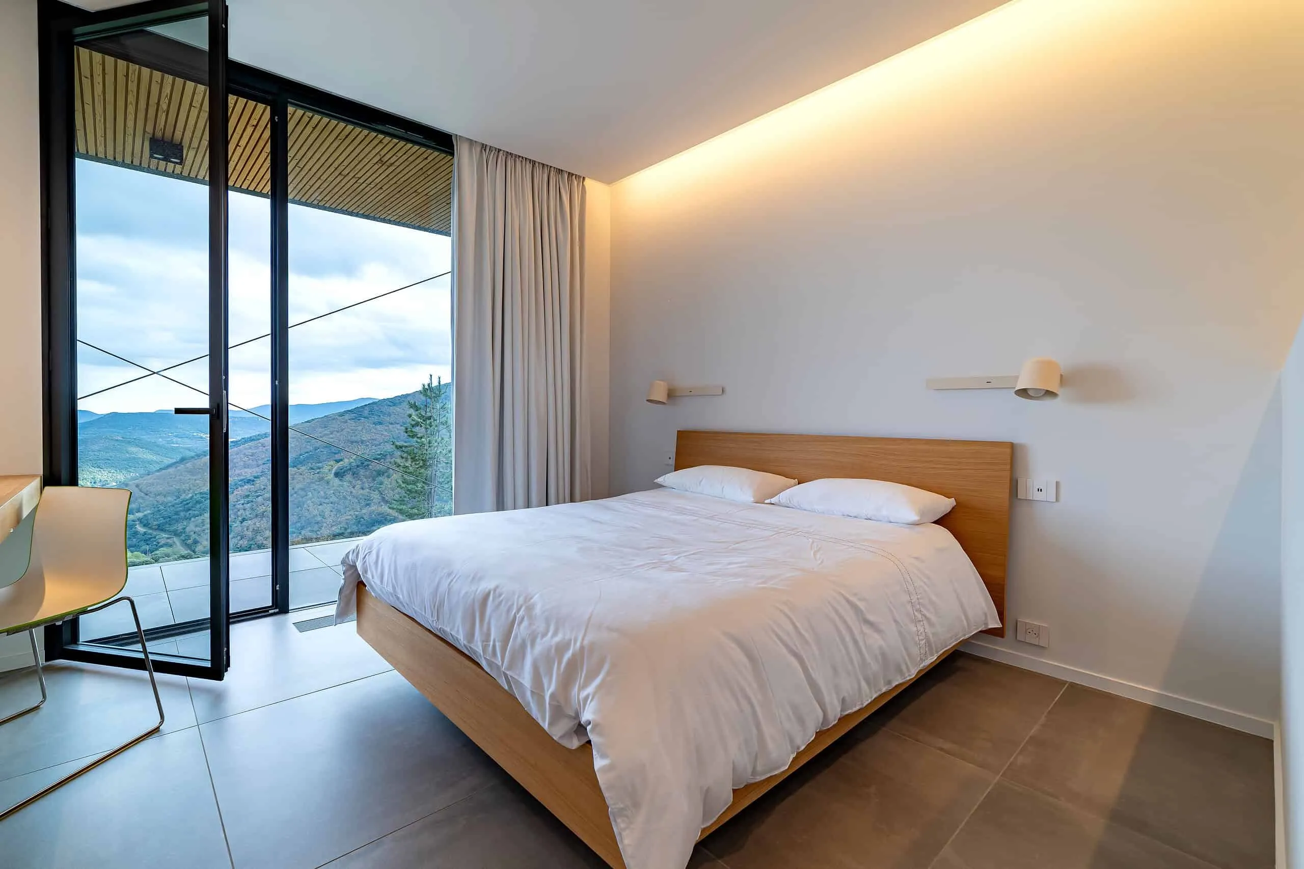 Brengues Le Pavec Architects的自然图谱：与景观和谐共存的极简主义庇护所