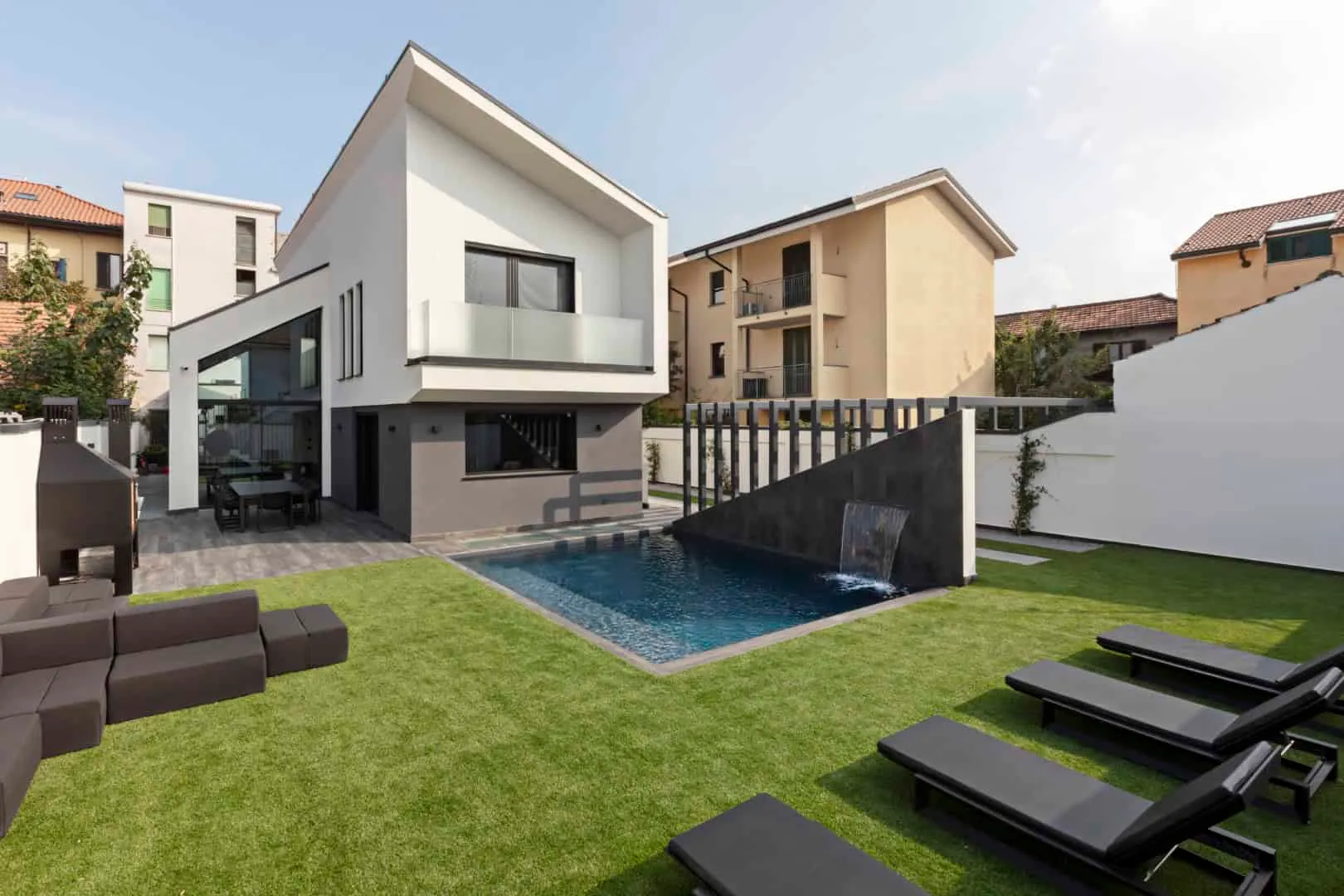 马尔泰萨纳，安尼切建筑事务所的奢华别墅：米兰郊区的几何杰作