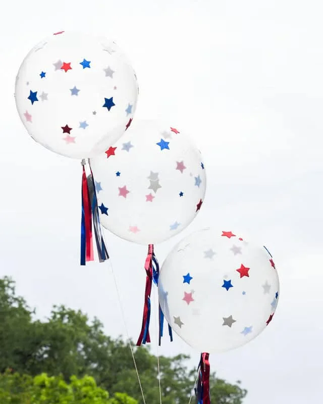 globos estrellados rojos, blancos y azules