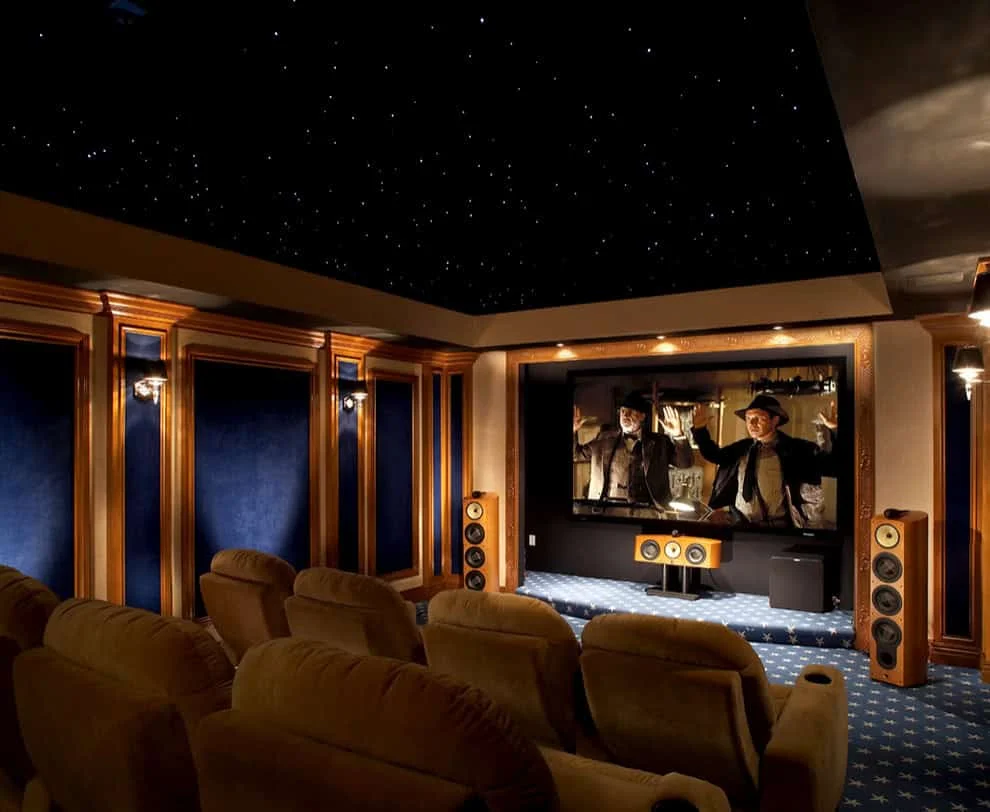 Bildschirm und Sound-System