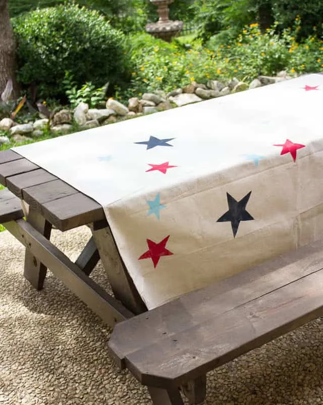 Decoración de mantel picnic para el Día de los Veteranos