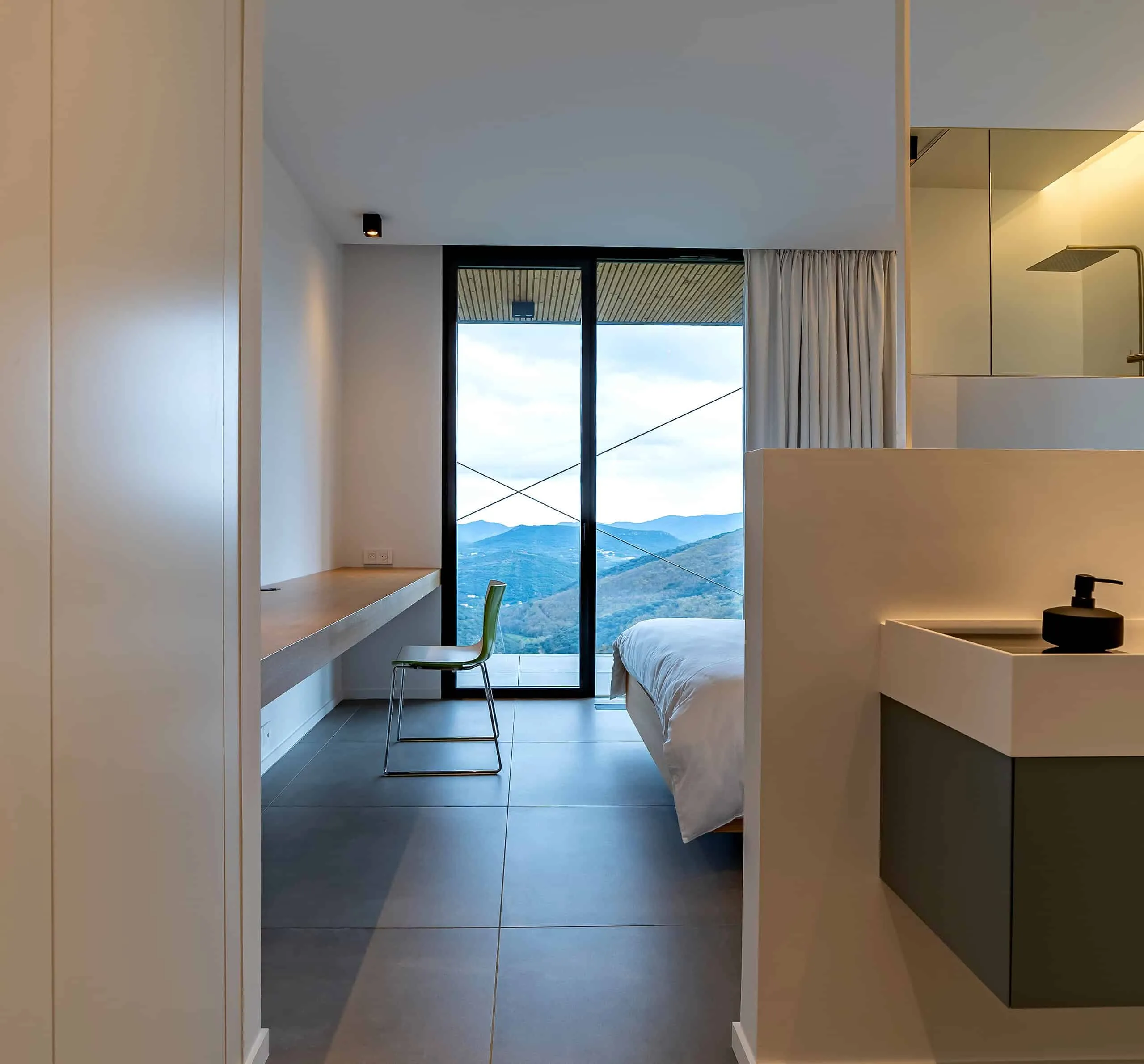 Brengues Le Pavec Architects的自然图谱：与景观和谐共存的极简主义庇护所