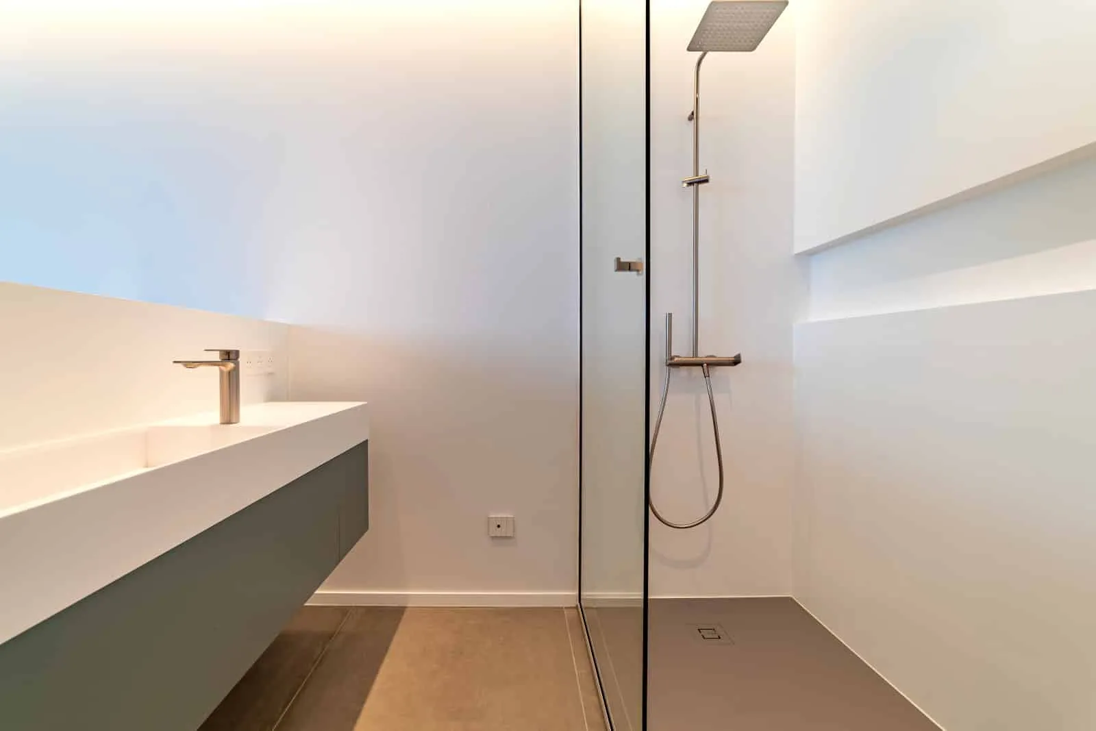 Brengues Le Pavec Architects的自然图谱：与景观和谐共存的极简主义庇护所