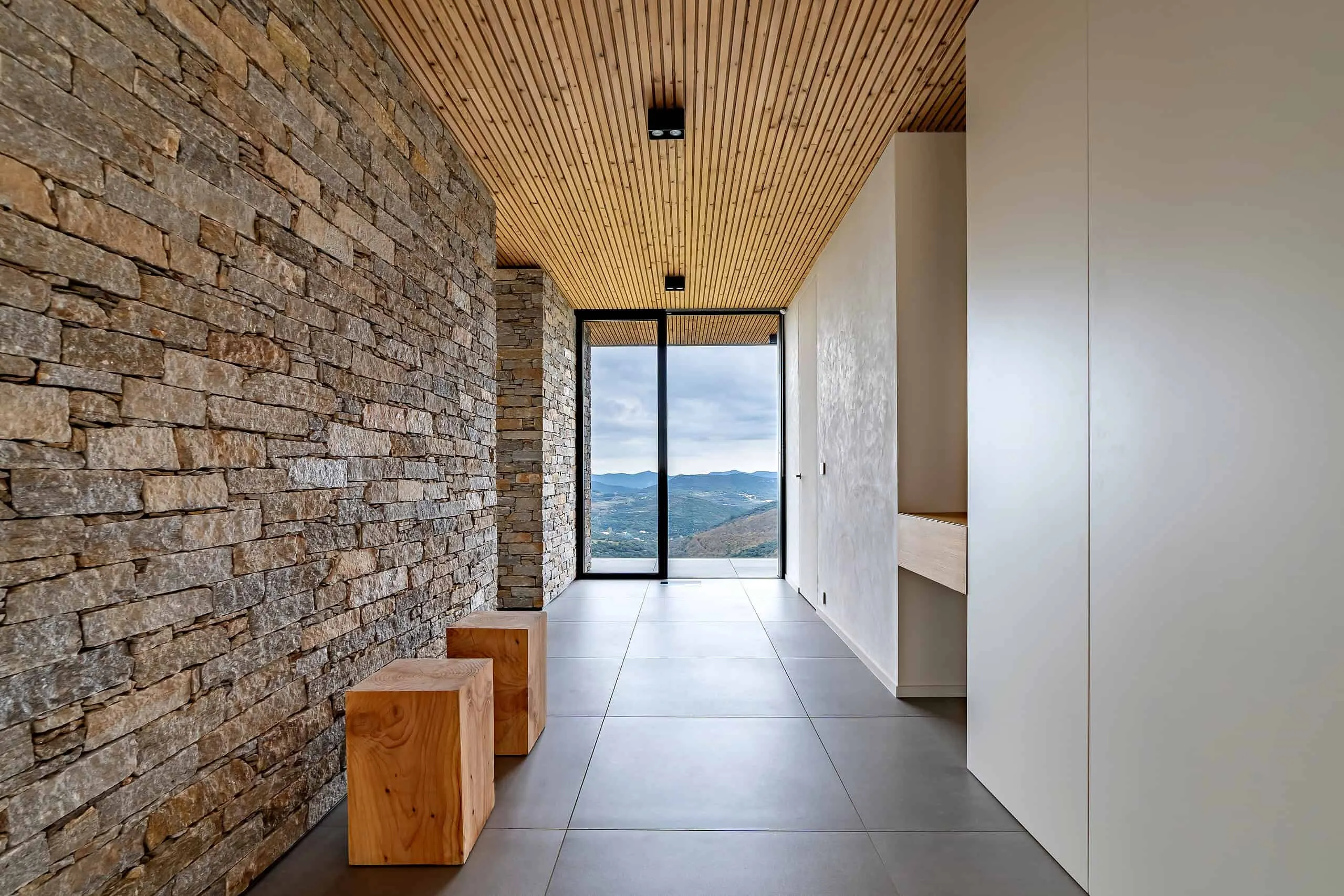 Brengues Le Pavec Architects的自然图谱：与景观和谐共存的极简主义庇护所