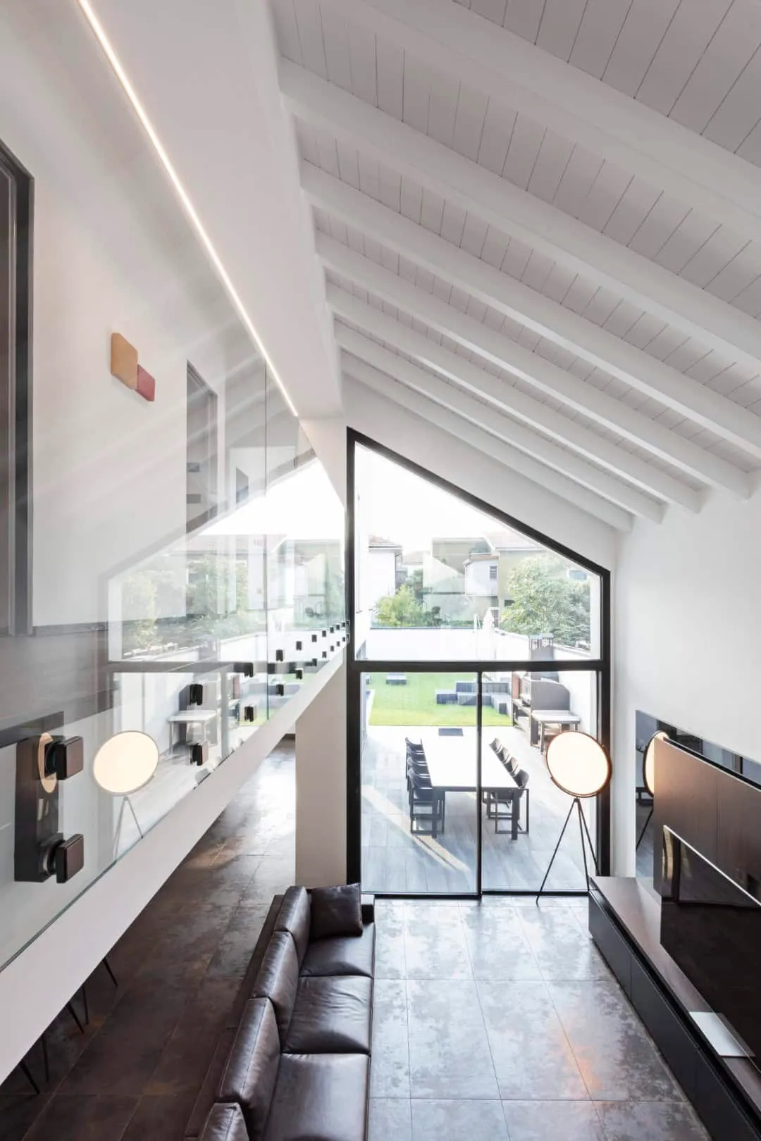 马尔泰萨纳，安尼切建筑事务所的奢华别墅：米兰郊区的几何杰作