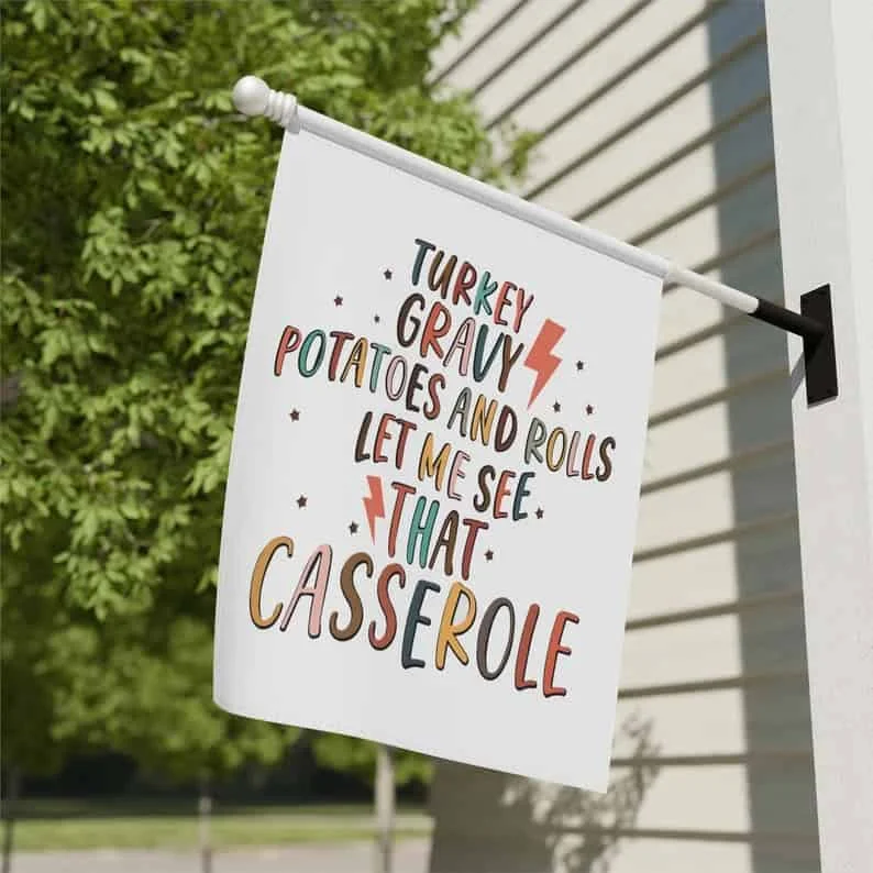 Conmemora con banderas y pancartas