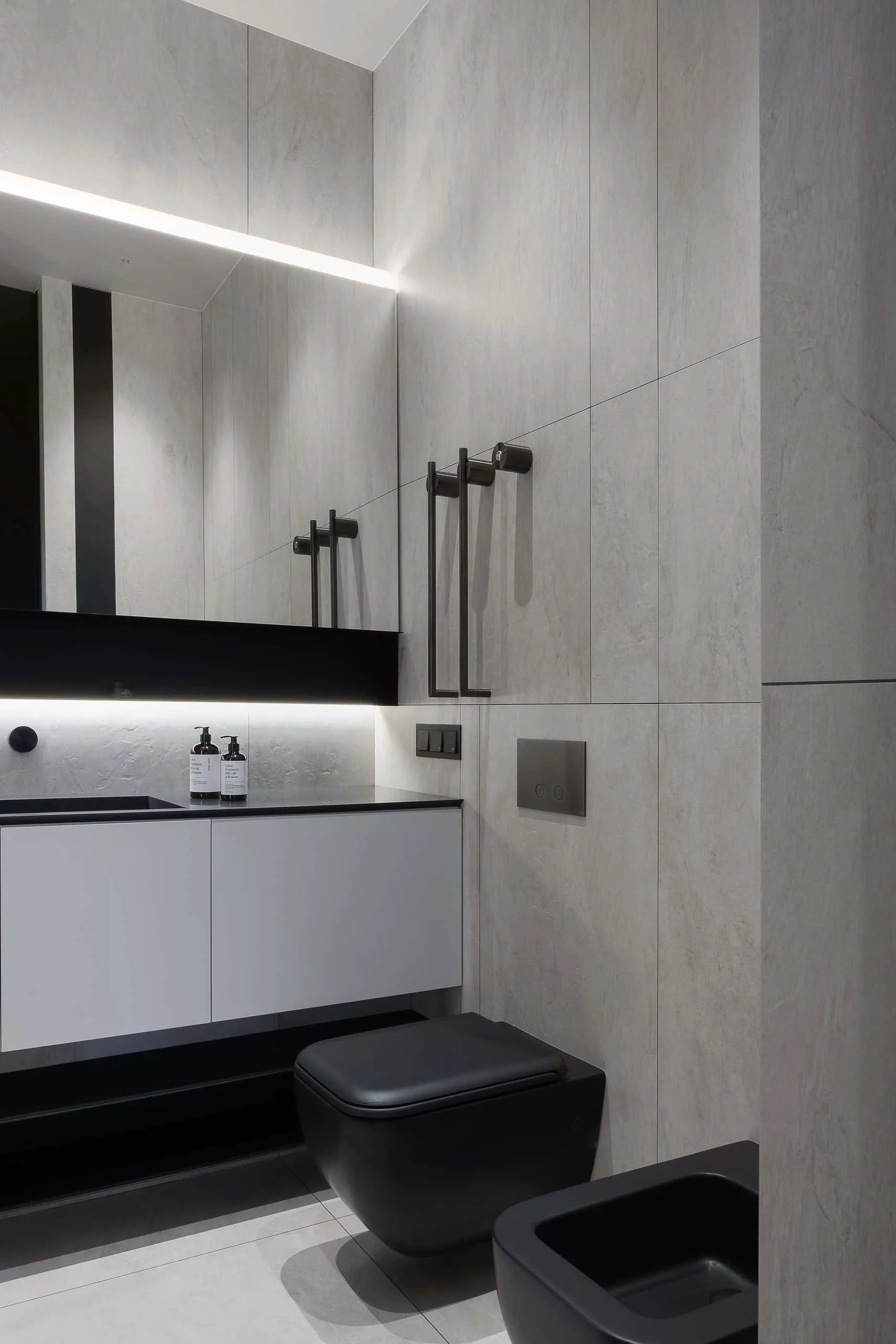 NEVATOWERS住宅综合体公寓设计：现代极简主义改造