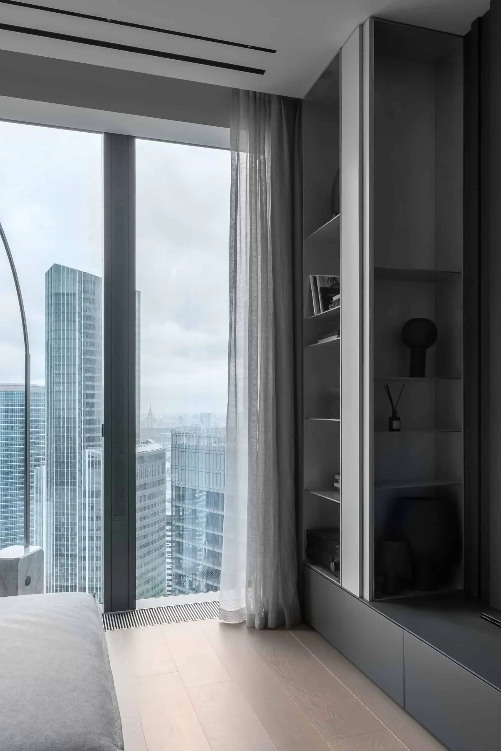 NEVATOWERS住宅综合体公寓设计：现代极简主义改造