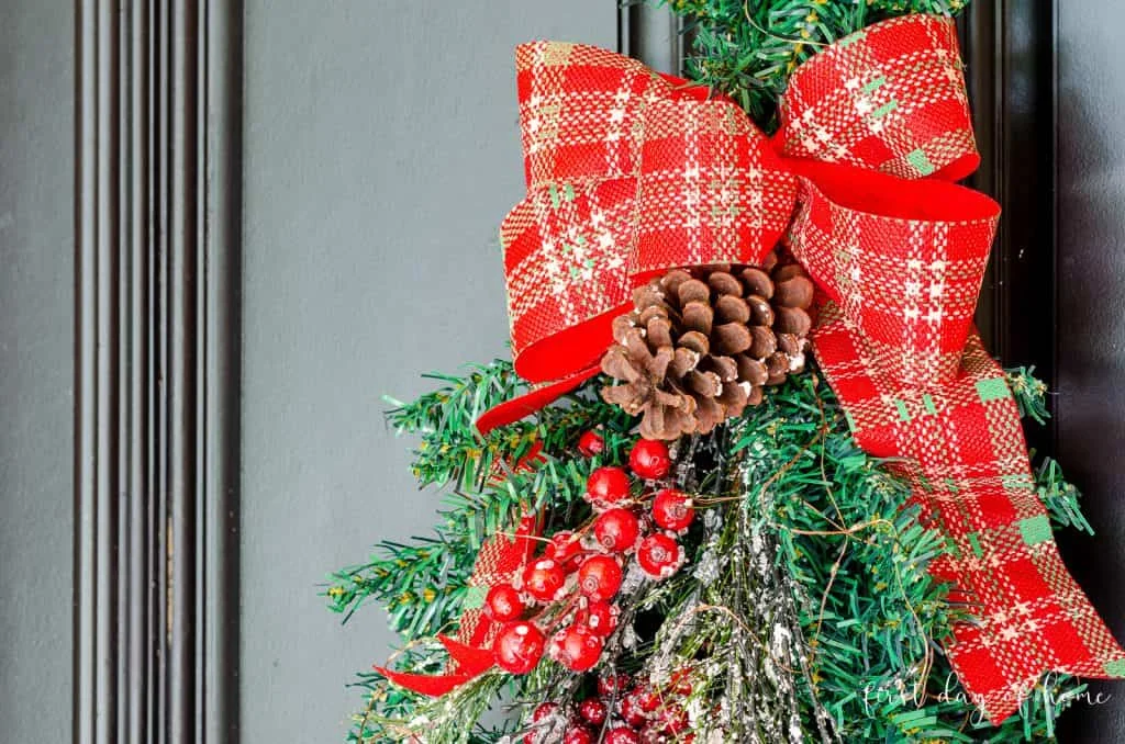 Adornos de puerta navideños caseros