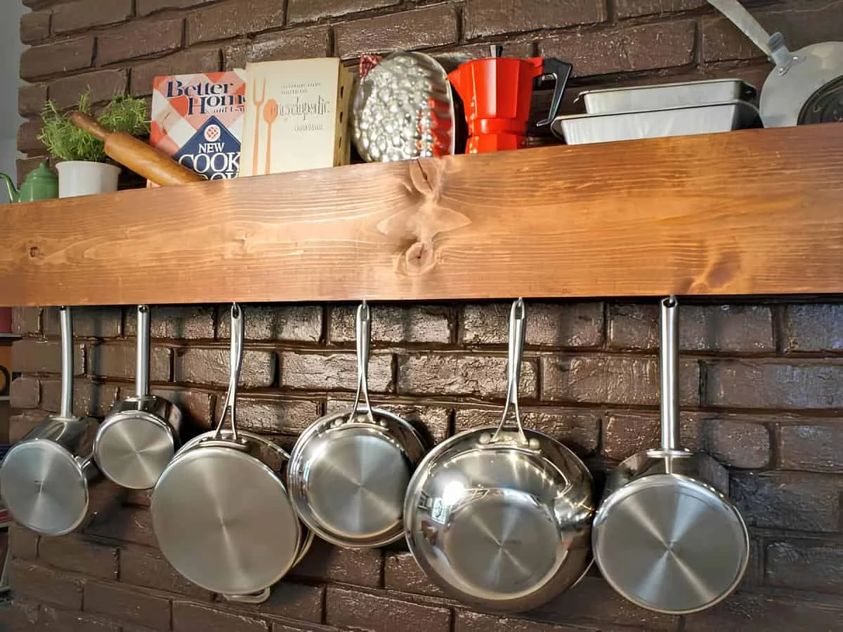 8. Многофункциональная стойка для кастрюль и сковородок