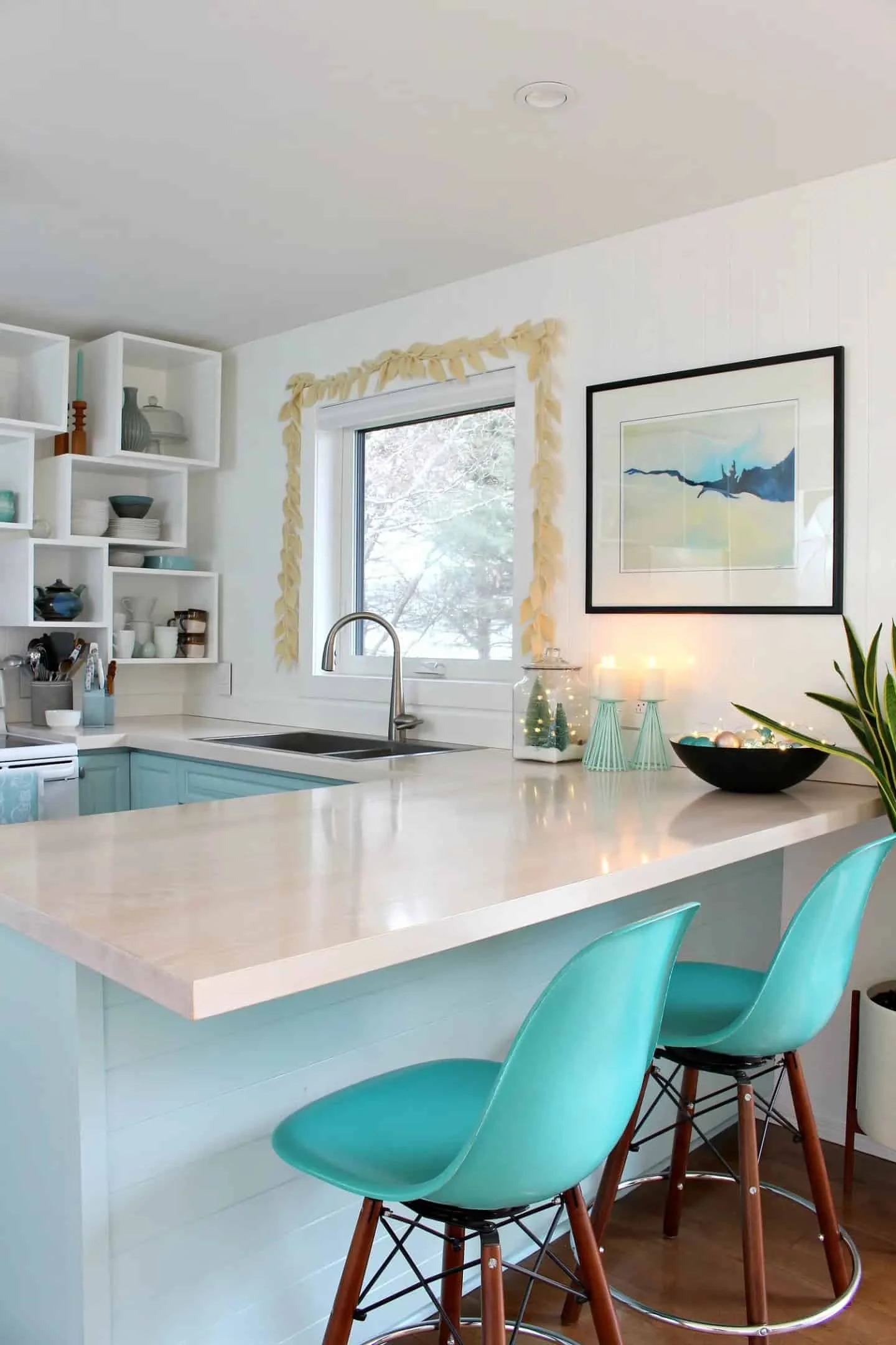 Guirnalda de lana y feltro con hojas