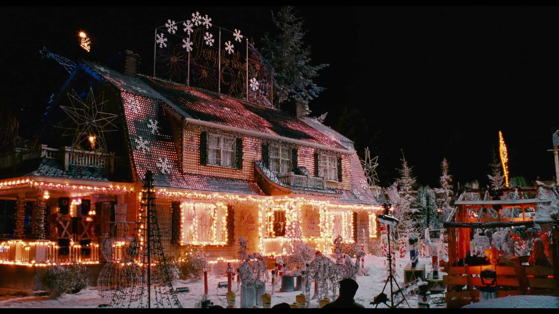 11. Casa de los Buller – Deck the Halls