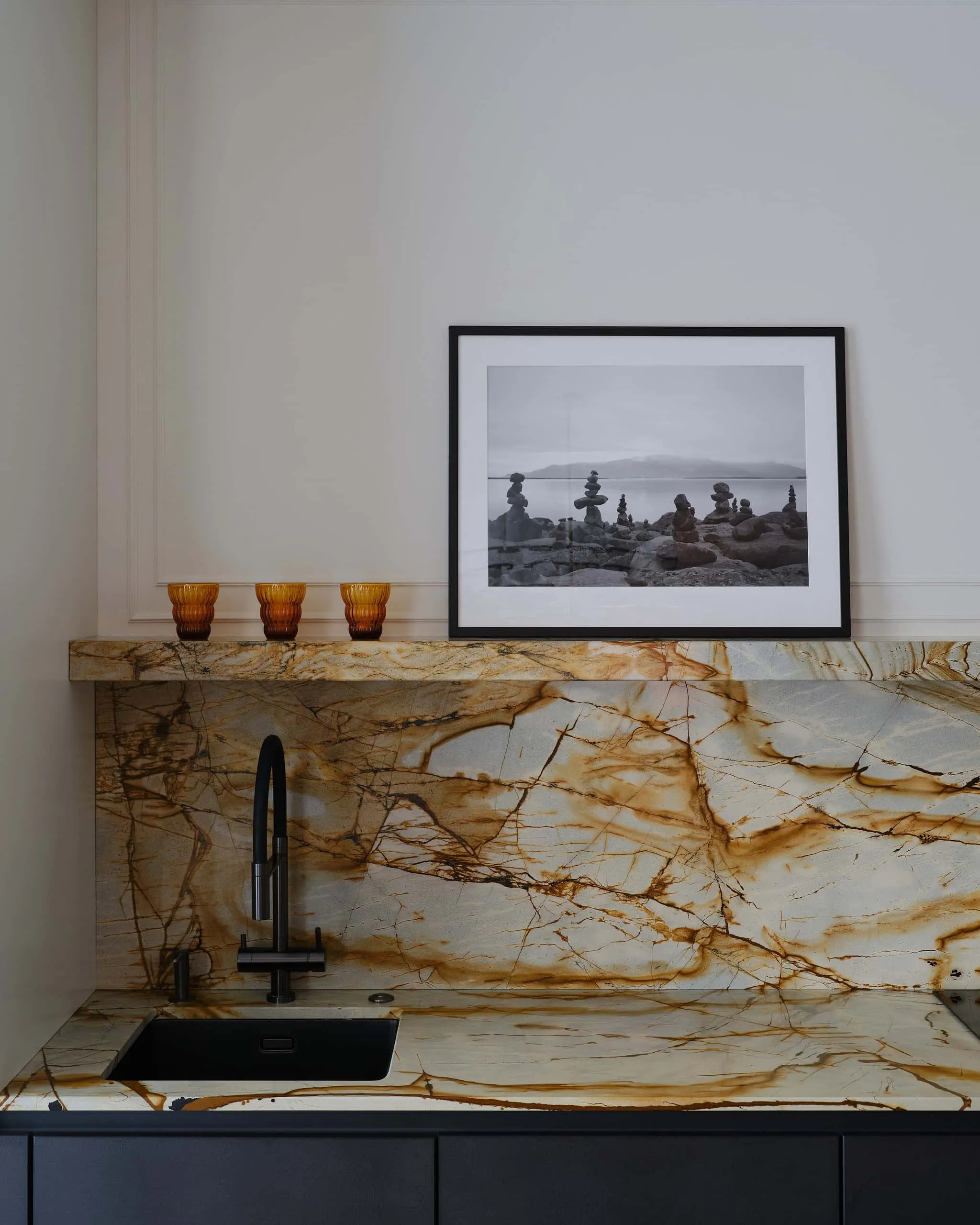 法式优雅与美式舒适在莫斯科公寓中的完美融合，由Simple Interiors设计